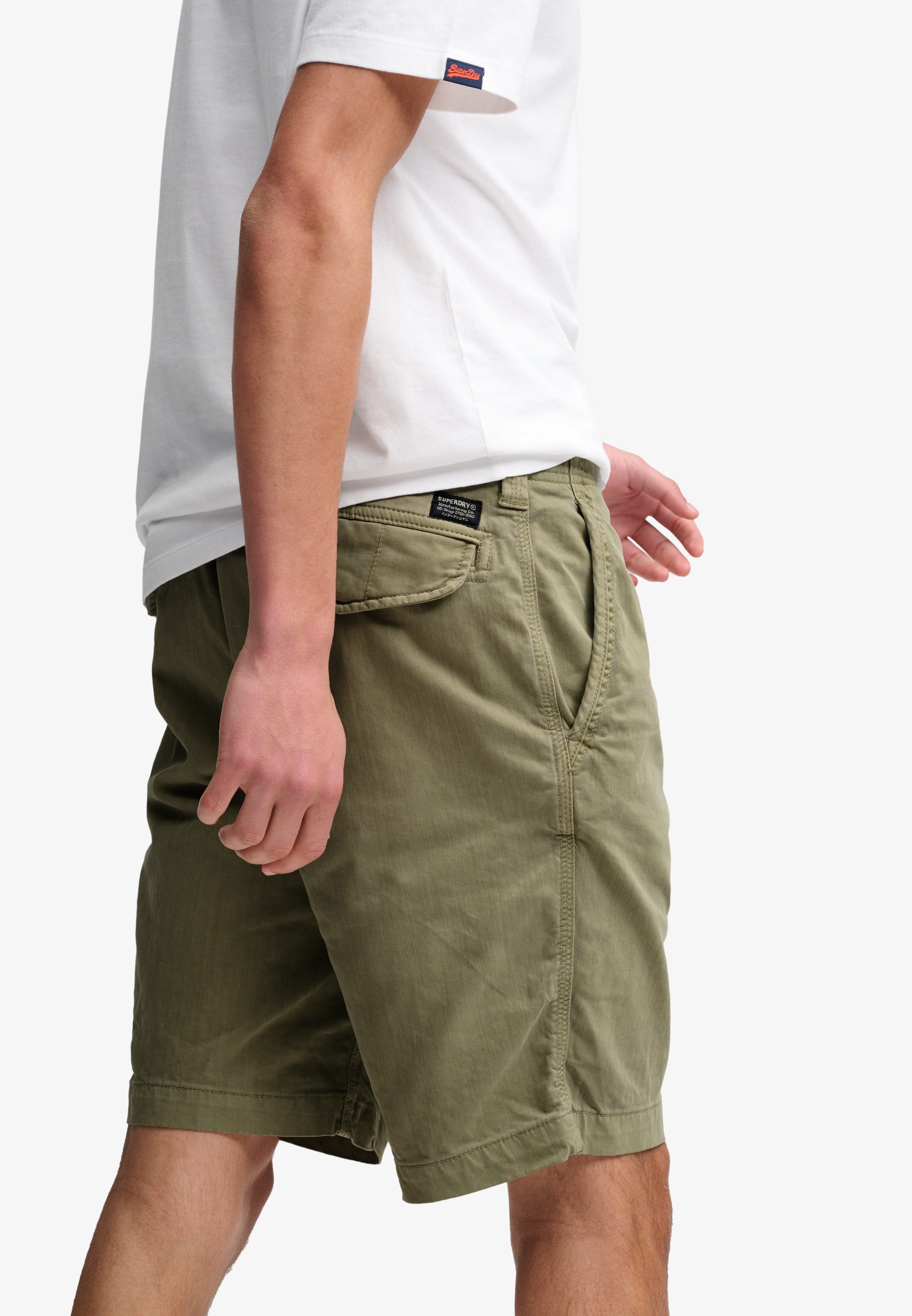 Superdry Chinoshorts UTILITY CHINO SHORT mit Baumwollmischung, Relaxed Fit, knielang, aus Webmaterial