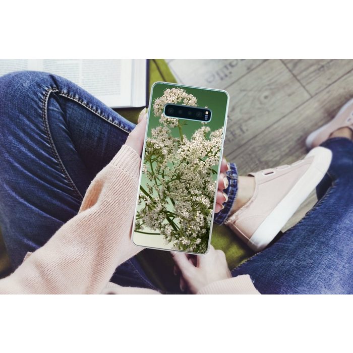 MuchoWow Handyhülle Ein anmutig blühender Baldrian Phone Case Handyhülle Samsung Galaxy S10+ Silikon Schutzhülle FN11435
