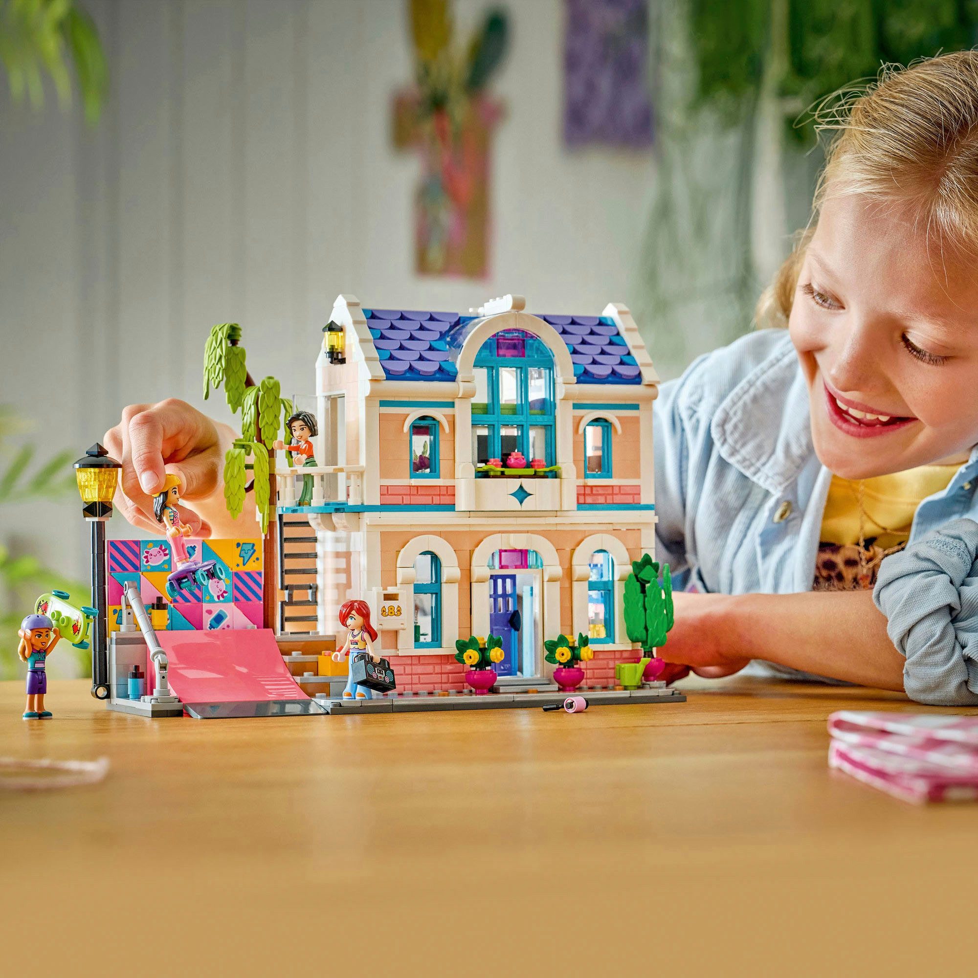 LEGO® Lianns Familienhaus (42687), LEGO Friends Konstruktionsspielsteine, (946 St), Made in Europe
