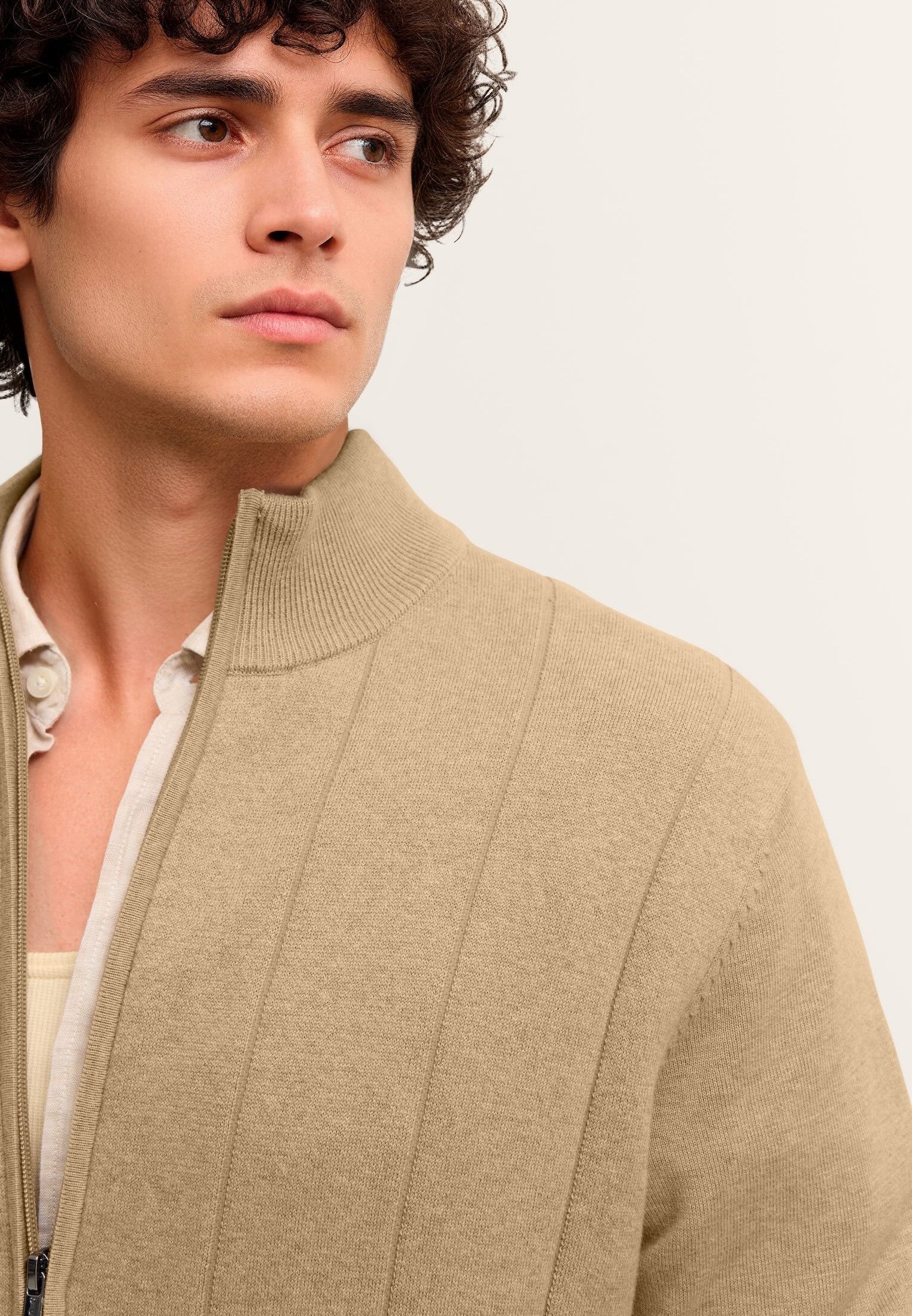 bugatti Strickjacke Regular Fit mit Streifen in 3D-Optik