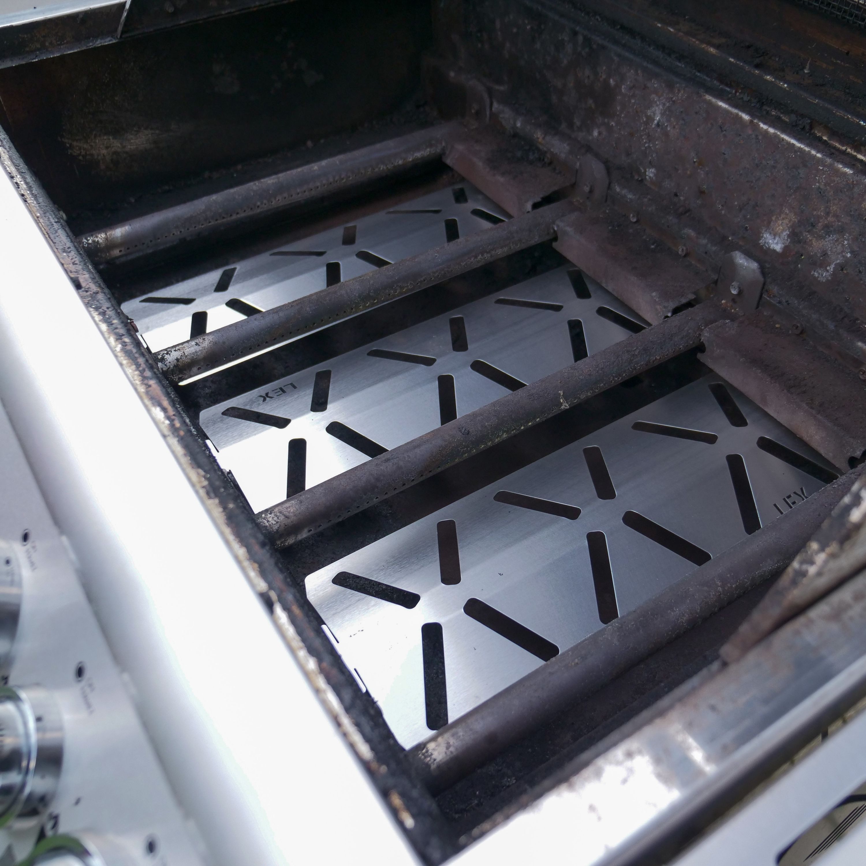 Grillrost.com BBQ Grillrost BBQ Hitzereflektor Napoleon LEX 485, Made in Germany