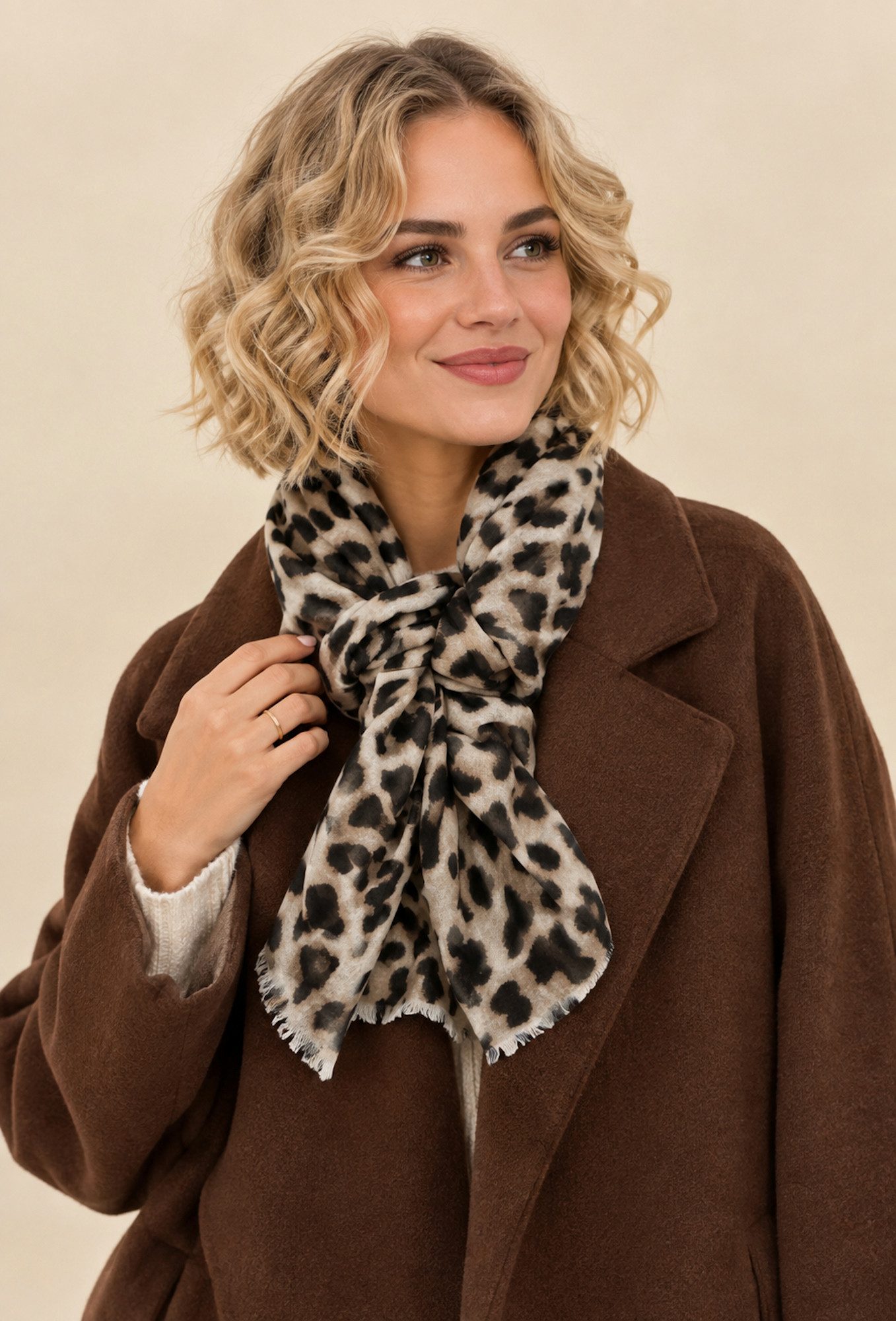 Ella Jonte Modeschal, leichter Leopardschal - Modisches Accessoire mit Animalprint - Viskose