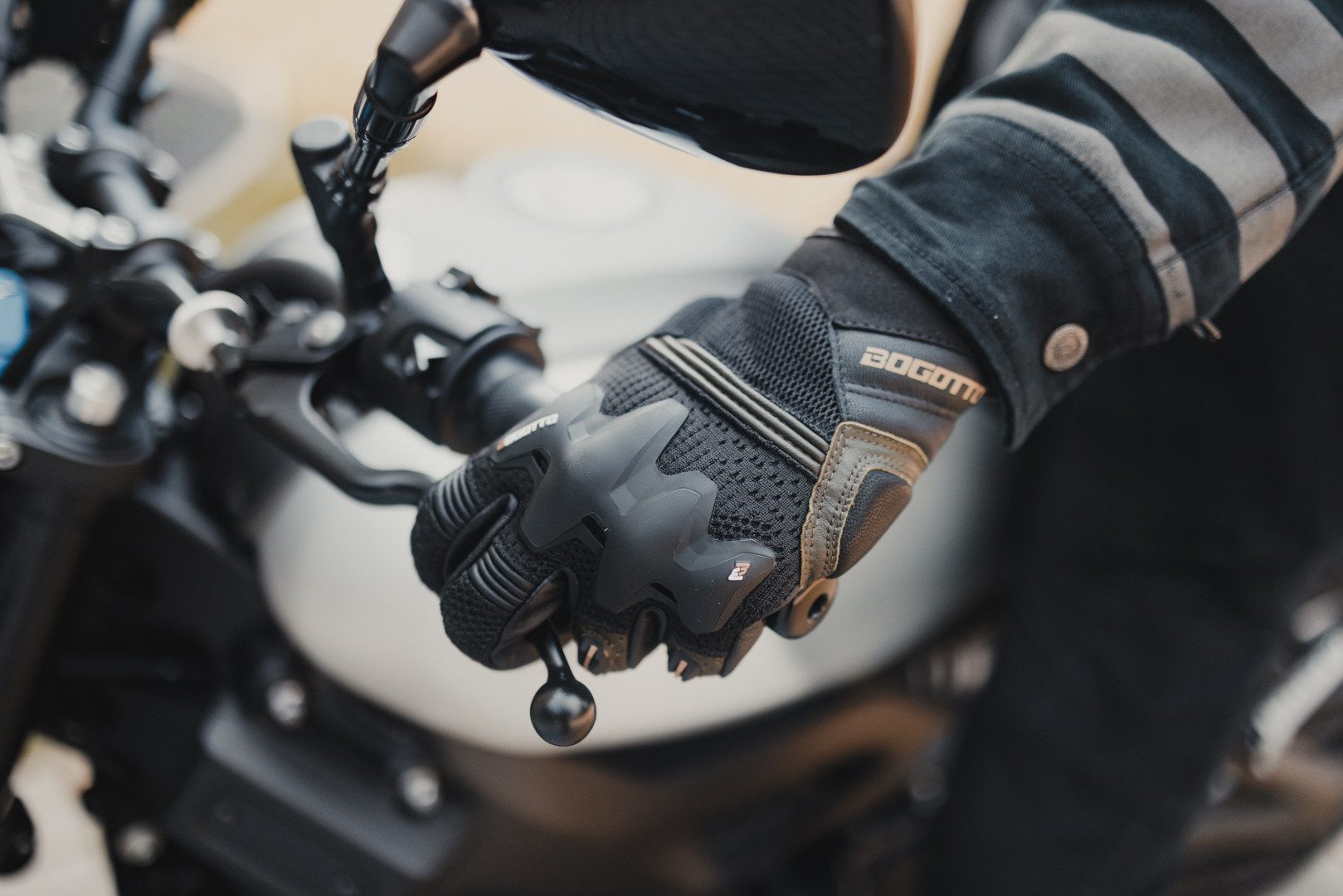 Bogotto Motorradhandschuhe Xatran perforierte Motorrad Handschuhe Atmungsaktiv protektoren – Bild 5 von 5
