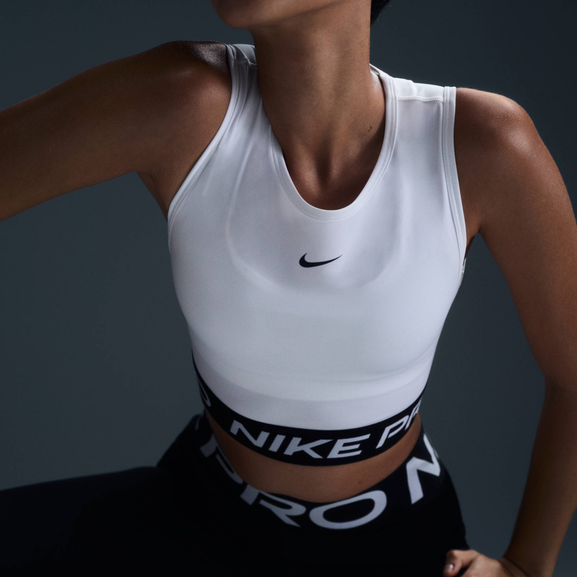 Nike Tanktop PRO DF 365 CROP TANK mit Rundhalsausschnitt, aus Polyester und Elasthan, normaler Schnitt