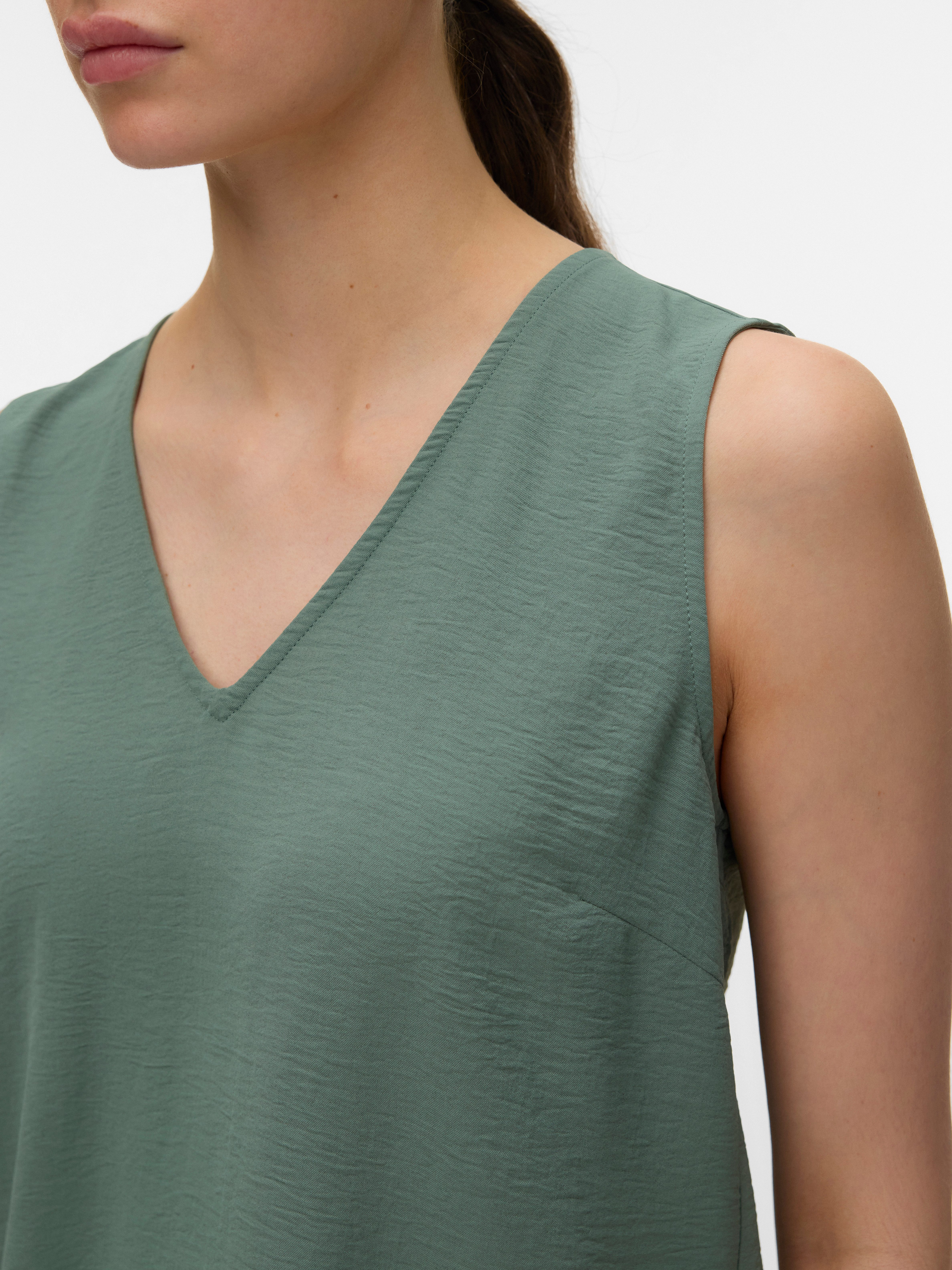 Vero Moda Shirttop VMALVA S/L V-NECK TOP WVN NOOS Kunstfaser, regular fit