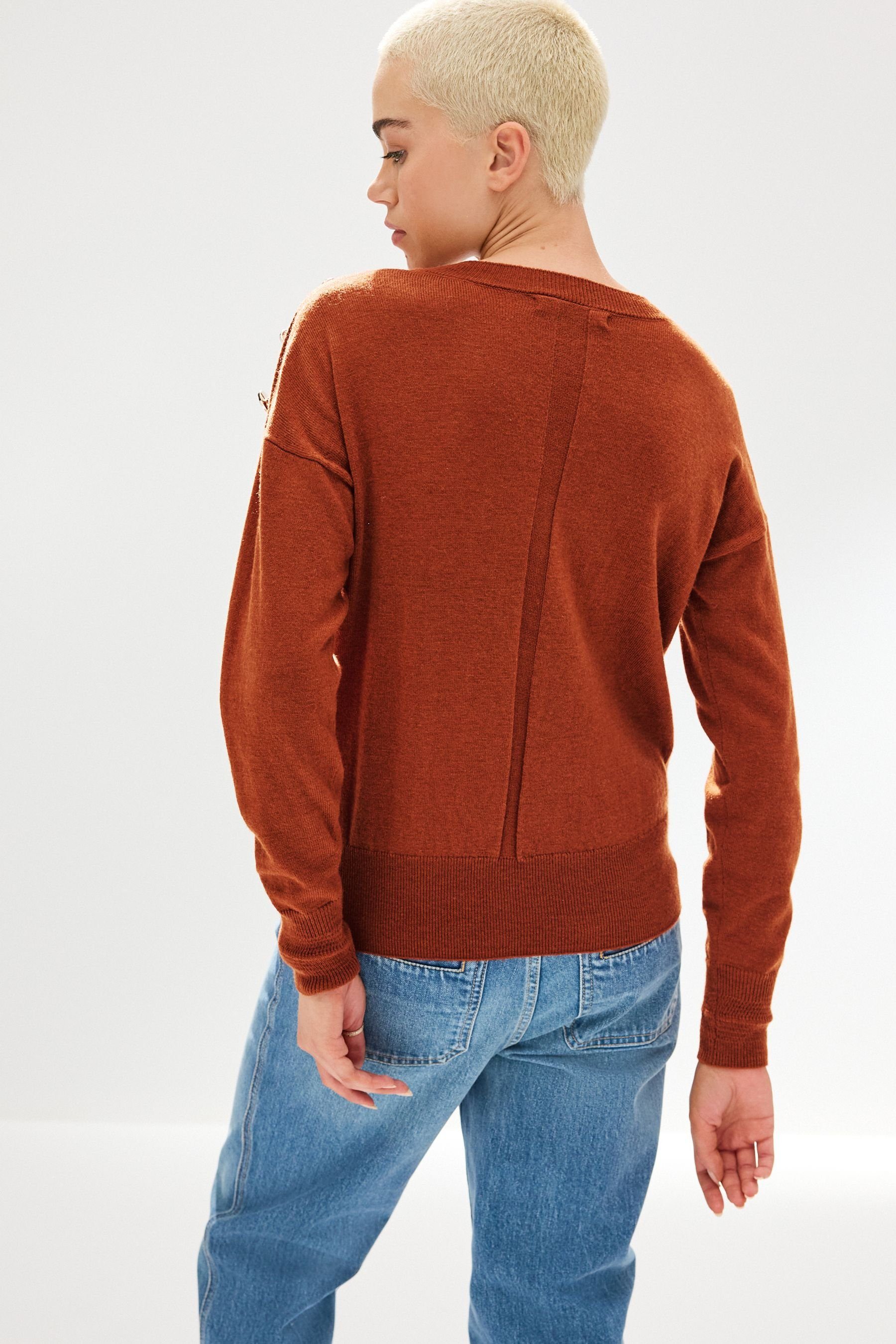 Rust Brown V-Ausschnitt-Pullover (1-tlg) Pullover Knöpfen und mit V-Ausschnitt Next