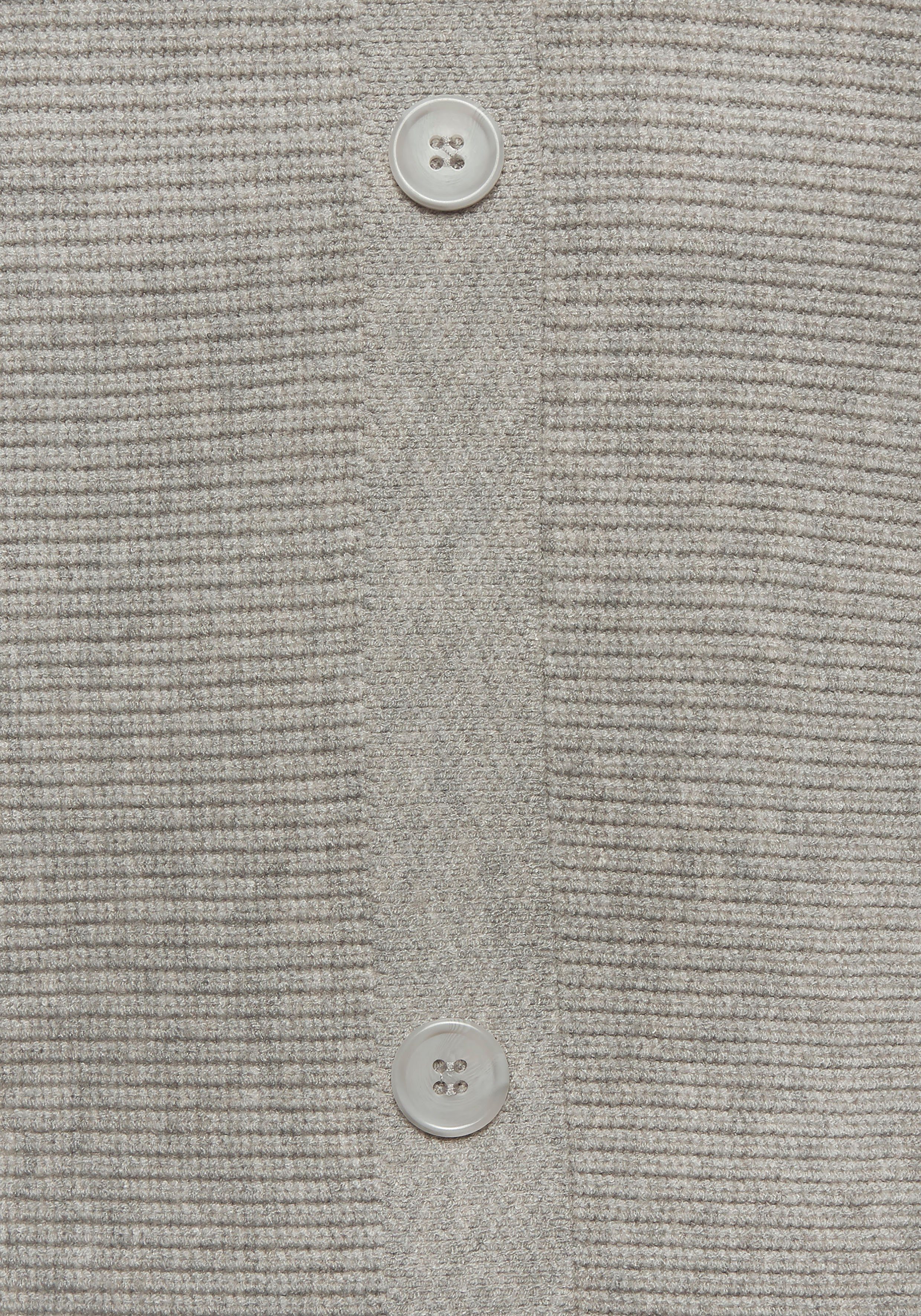 LASCANA Rundhalspullover aus Rippstrick mit Zierknöpfen am Rücken lässiger Fledermauspullover, lockerer Strickpullover, Oversize – Bild 5 von 5