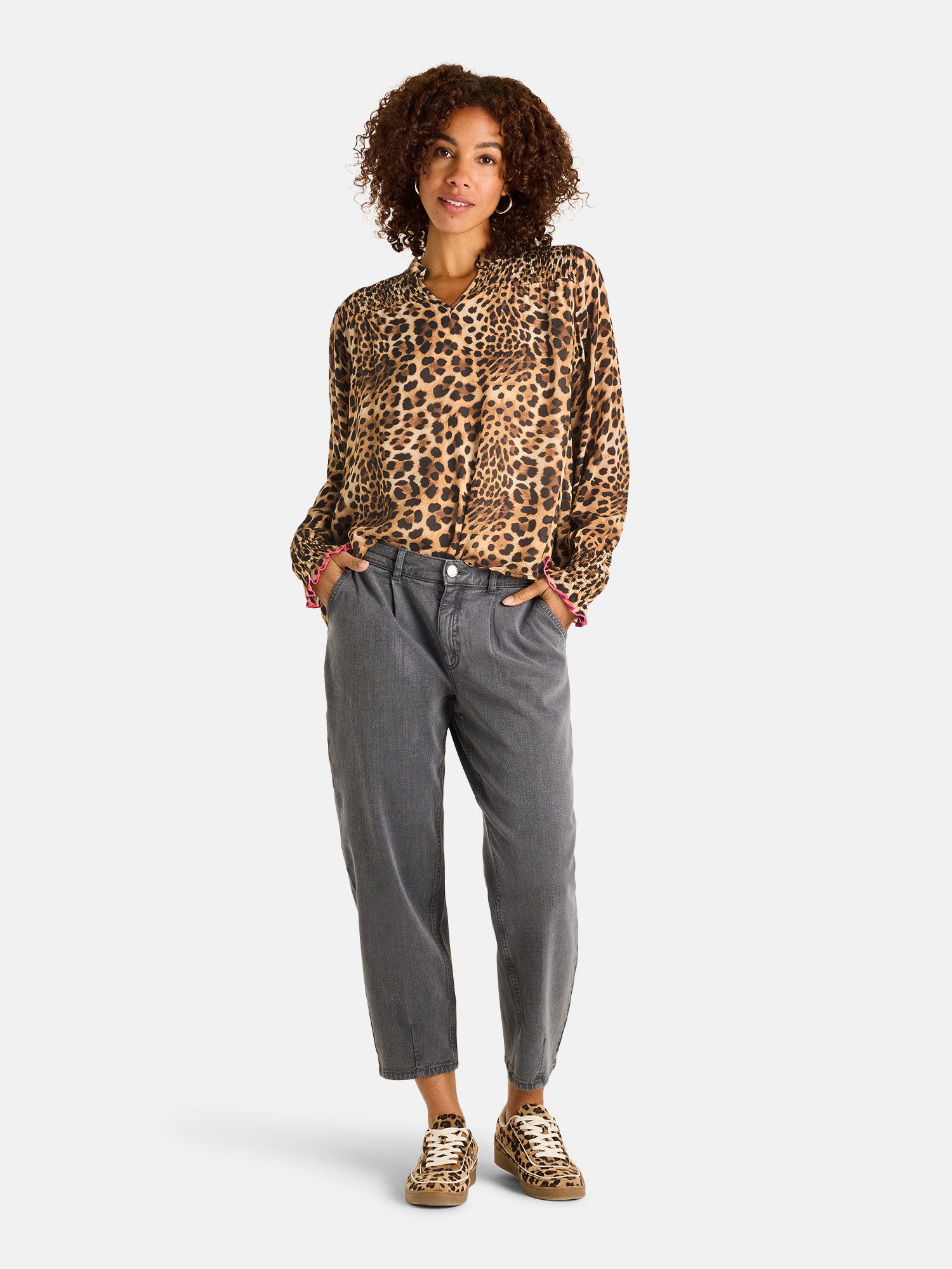 Lieblingsstück Schlupfbluse MimiL mit Animal-Print, gesmokte Details – Bild 4 von 5