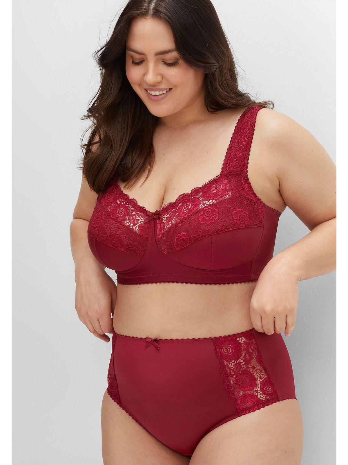 Sheego Slip Große Größen mit leicht transparenter Spitze