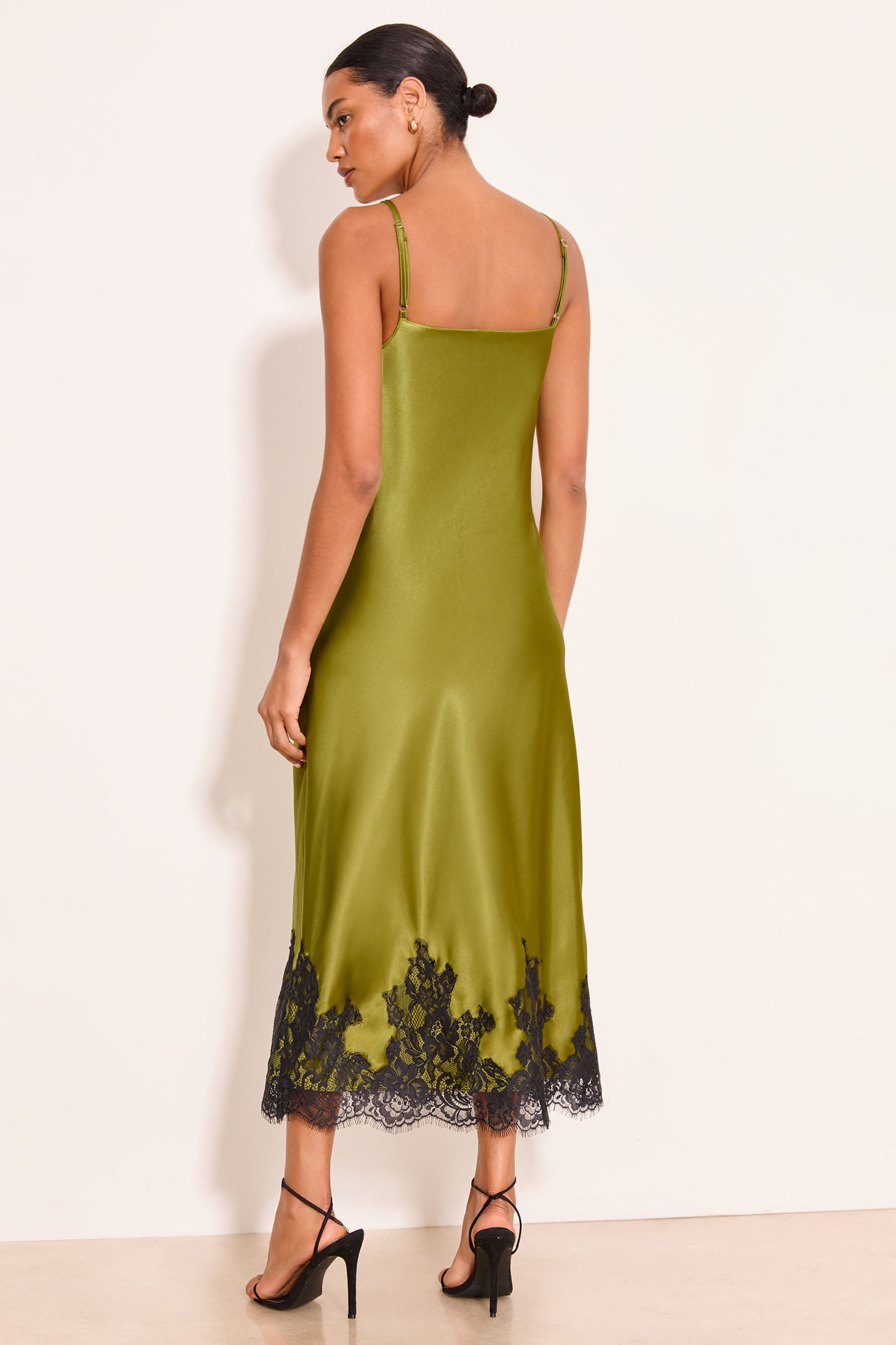 LIPSY Midikleid Lipsy Midikleid mit Trägern und Spitzenbesatz (1-tlg)