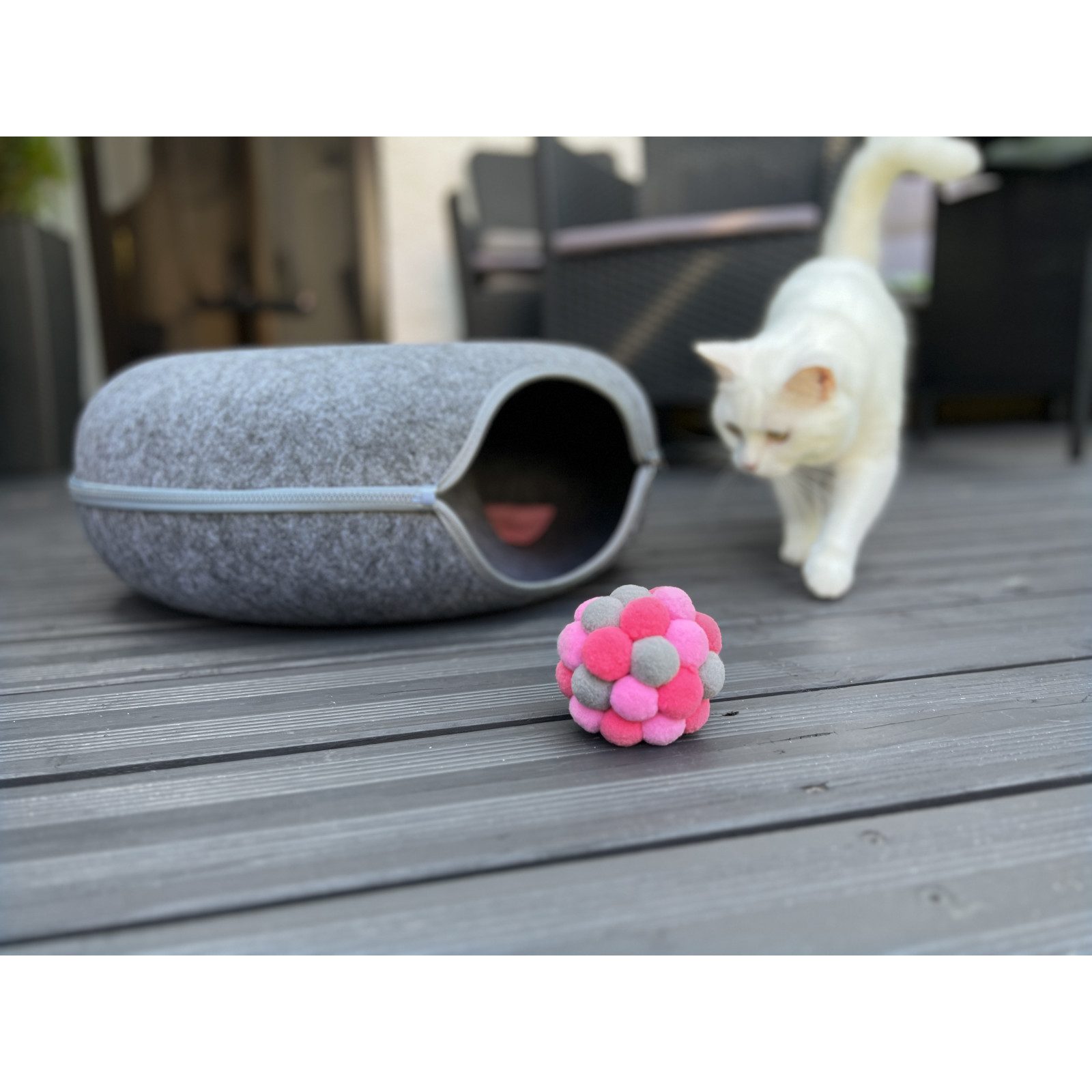 Aumüller Tierball Katzenspielkugel Pink Plush, Pink/Grau, Spielzeug für Katzen, 100% Polyester, Gefüllt mit Katzenminze und Silver Vine