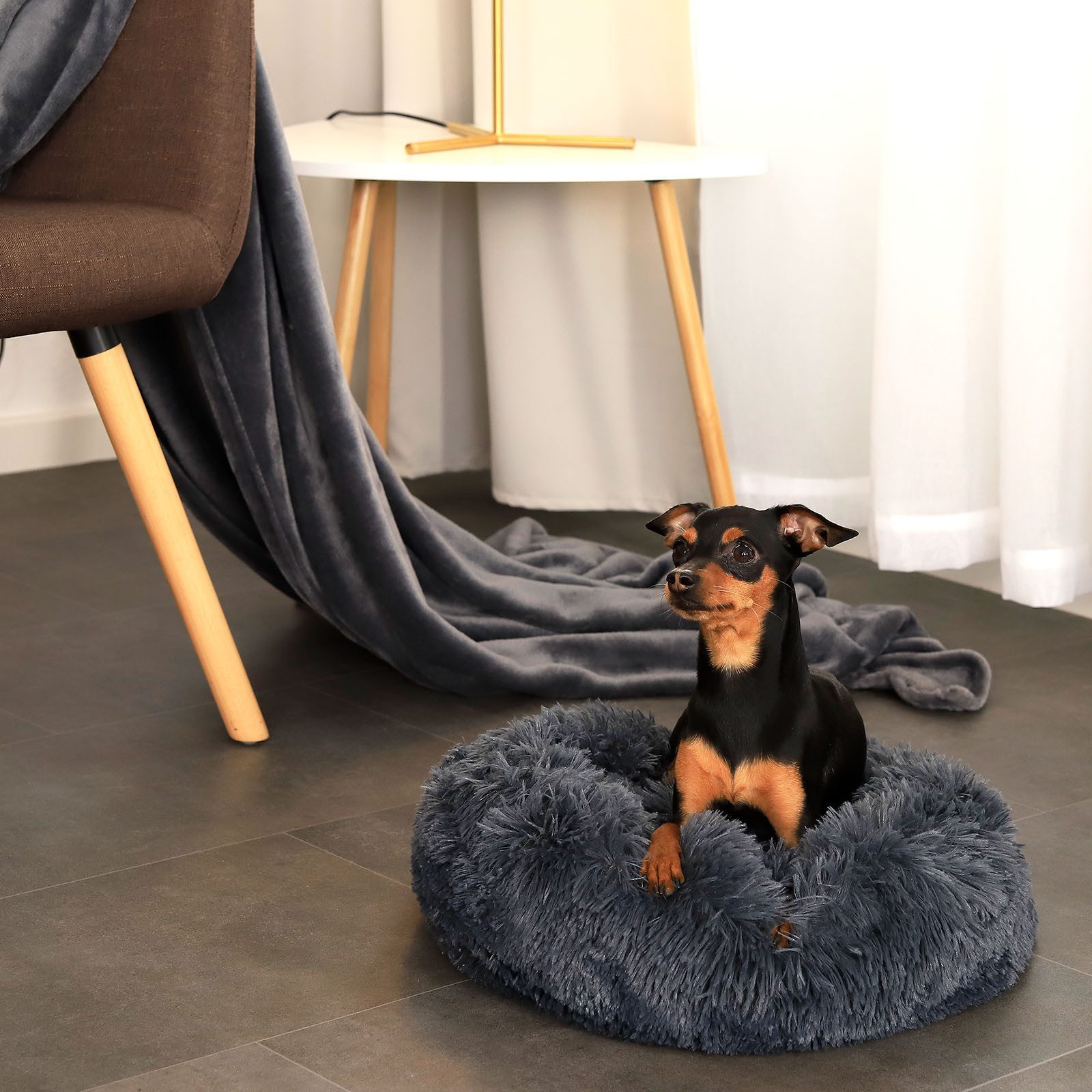 lionto Tierkissen Donut rund mit Rand, Plüschbezug, weiches & gemütliches Hundebett mit Anti-Rutsch-Noppen – Bild 2 von 5