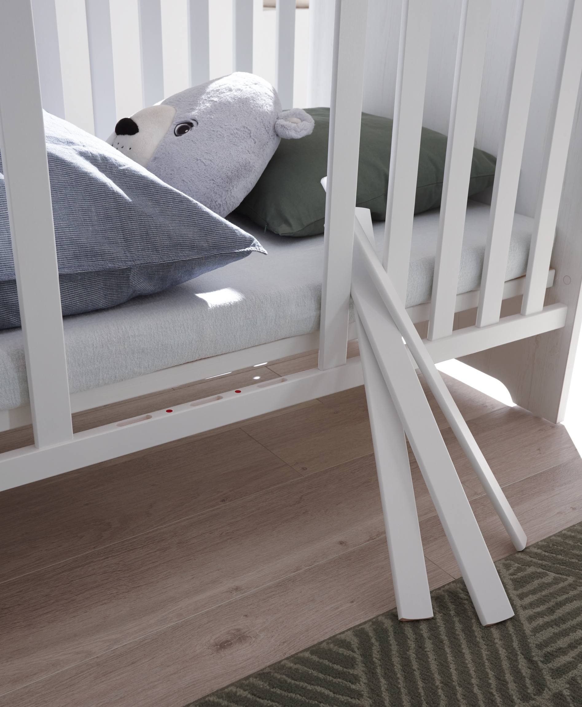 Begabino Holzbett Babybett Kinderbett Jasmin 70 x 140 cm 3 Schlupfsprossen Pinie weiß
