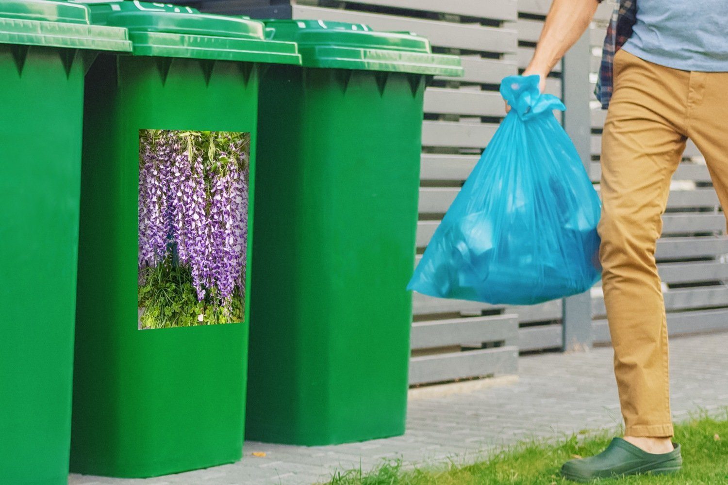 MuchoWow Wandsticker Regen Mülltonne, Sticker, (1 St), Umgebung in natürlichen einer Mülleimer-aufkleber, Blauer Abfalbehälter Container