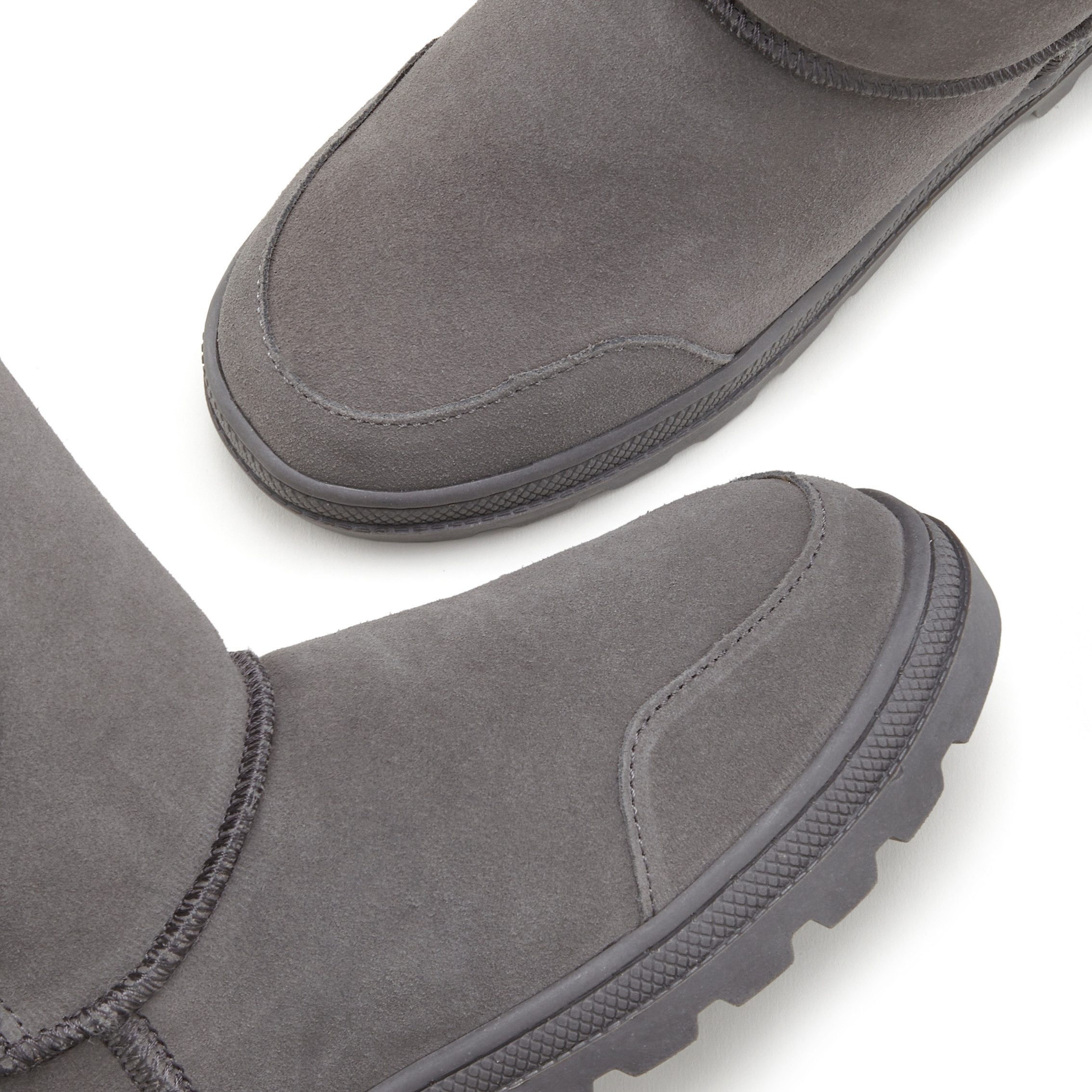 LASCANA Winterstiefel aus kuscheligem Lammfell, robuste Sohle, Winterstiefelette, Snowboots – Bild 4 von 5