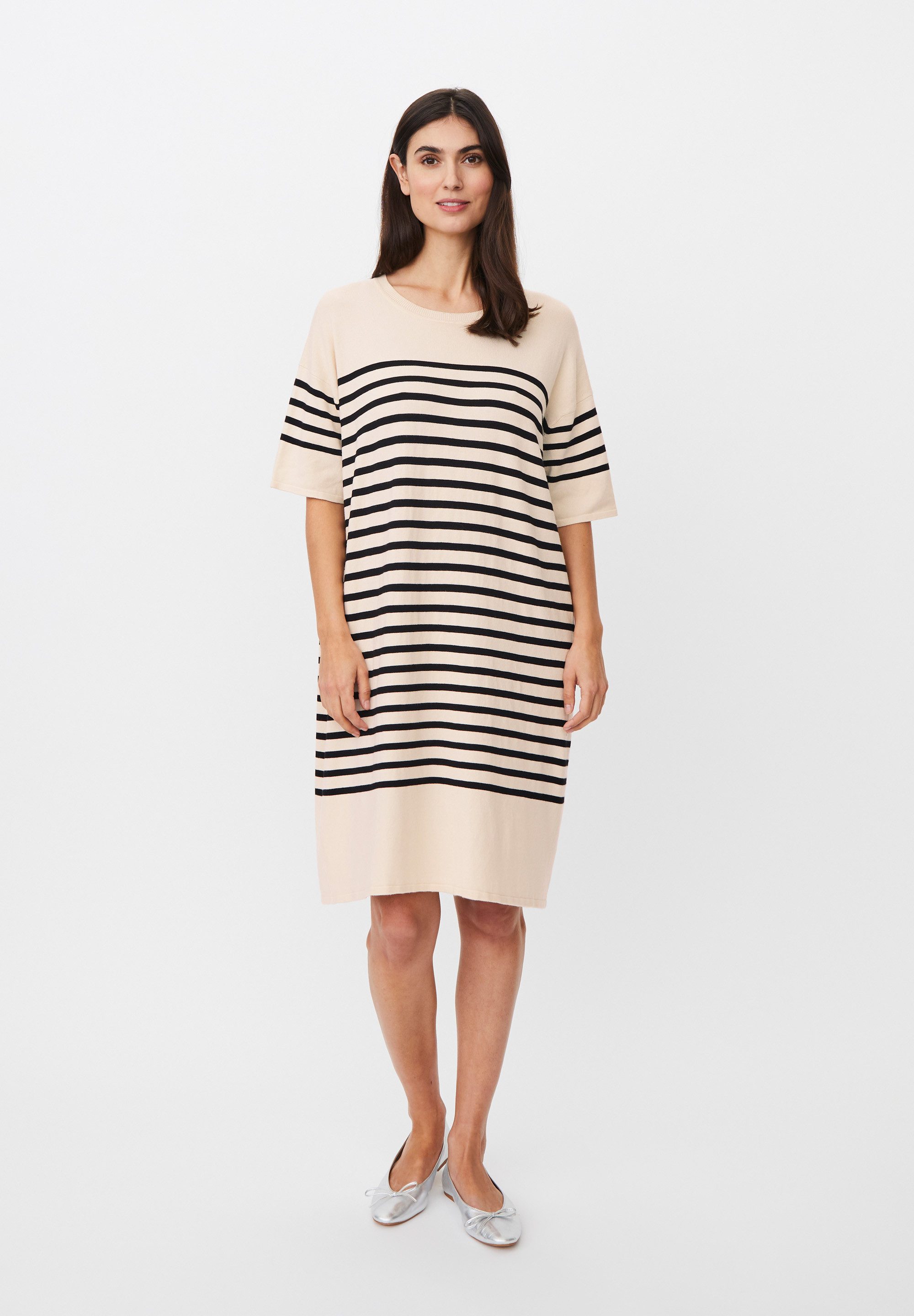 Masai Midikleid MaNirvanae Minimalistischen Schnitt mit geraden Linien