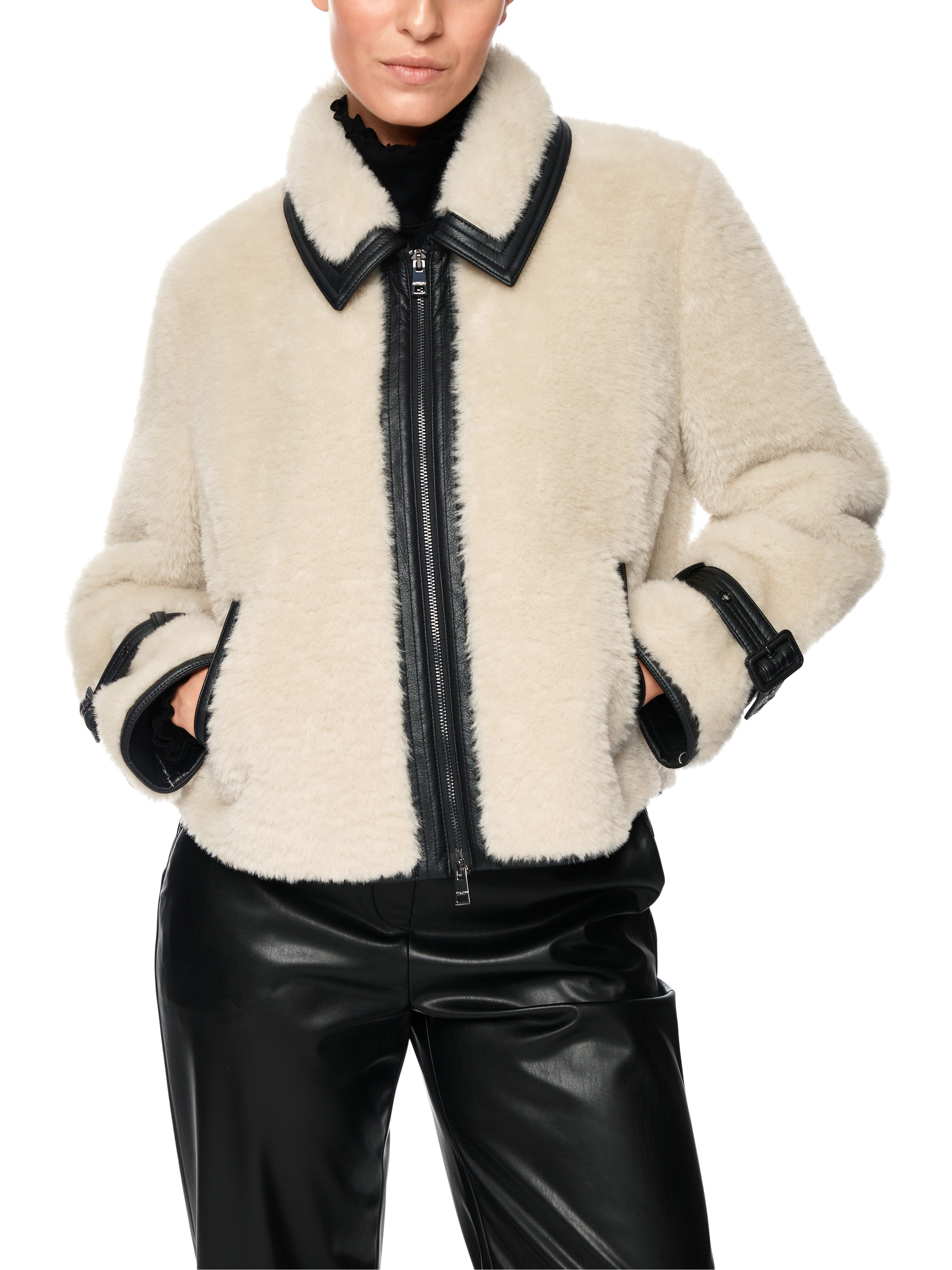 Marc Cain Outdoorjacke Doggy Dogs Premium Damenmode Fluffy Teddy Faux Fur B günstig online kaufen