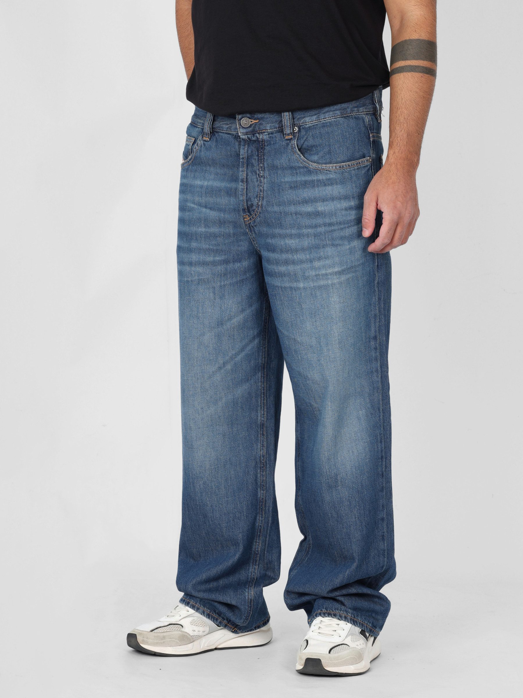 Diesel Loose-fit-Jeans Relaxed Fit, Extra-lang - 2001 D-MACRO Leichter & Superweicher Denim, Low Waist