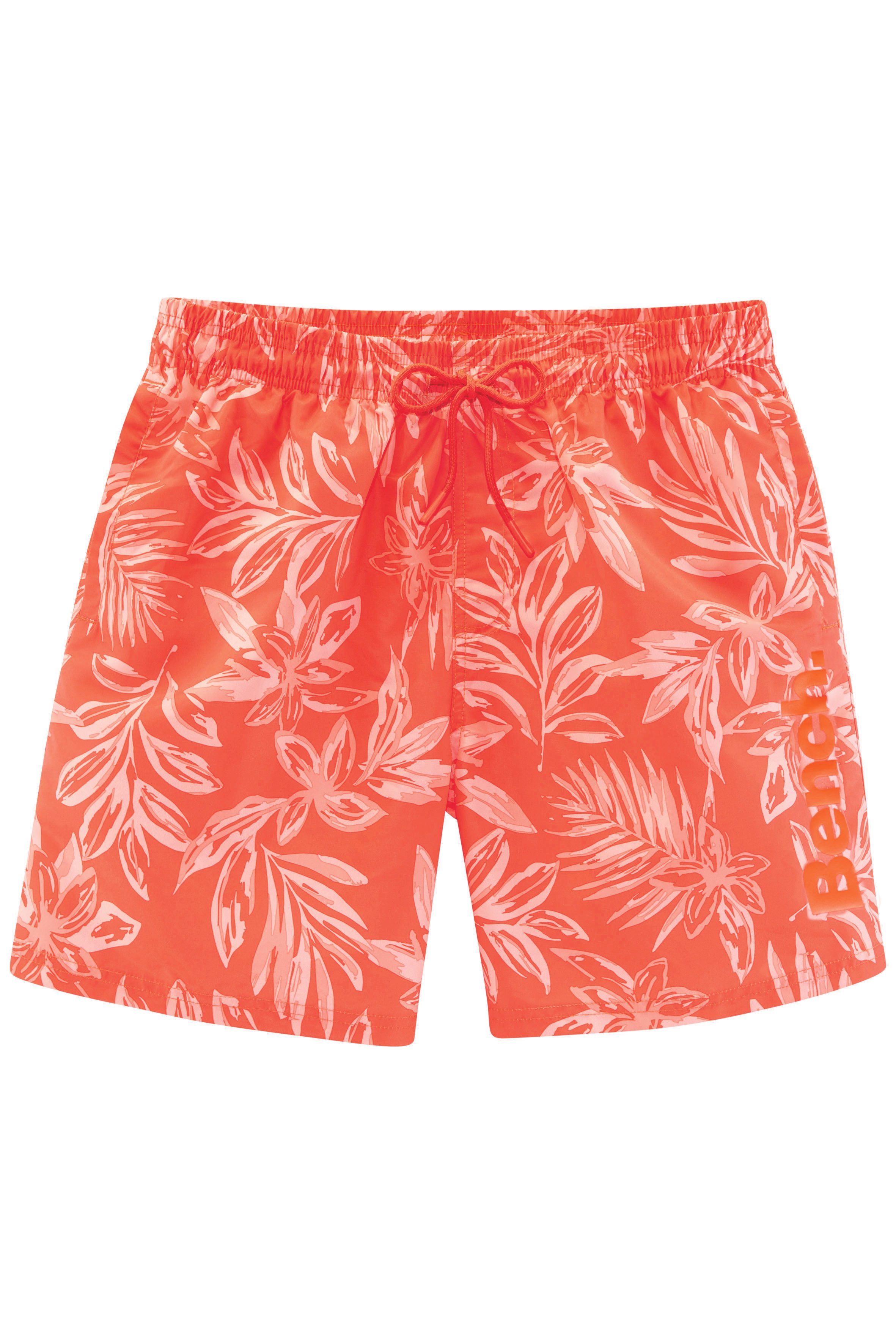 Bench. Badeshorts mit modernem Hawaii-Print – Bild 2 von 5