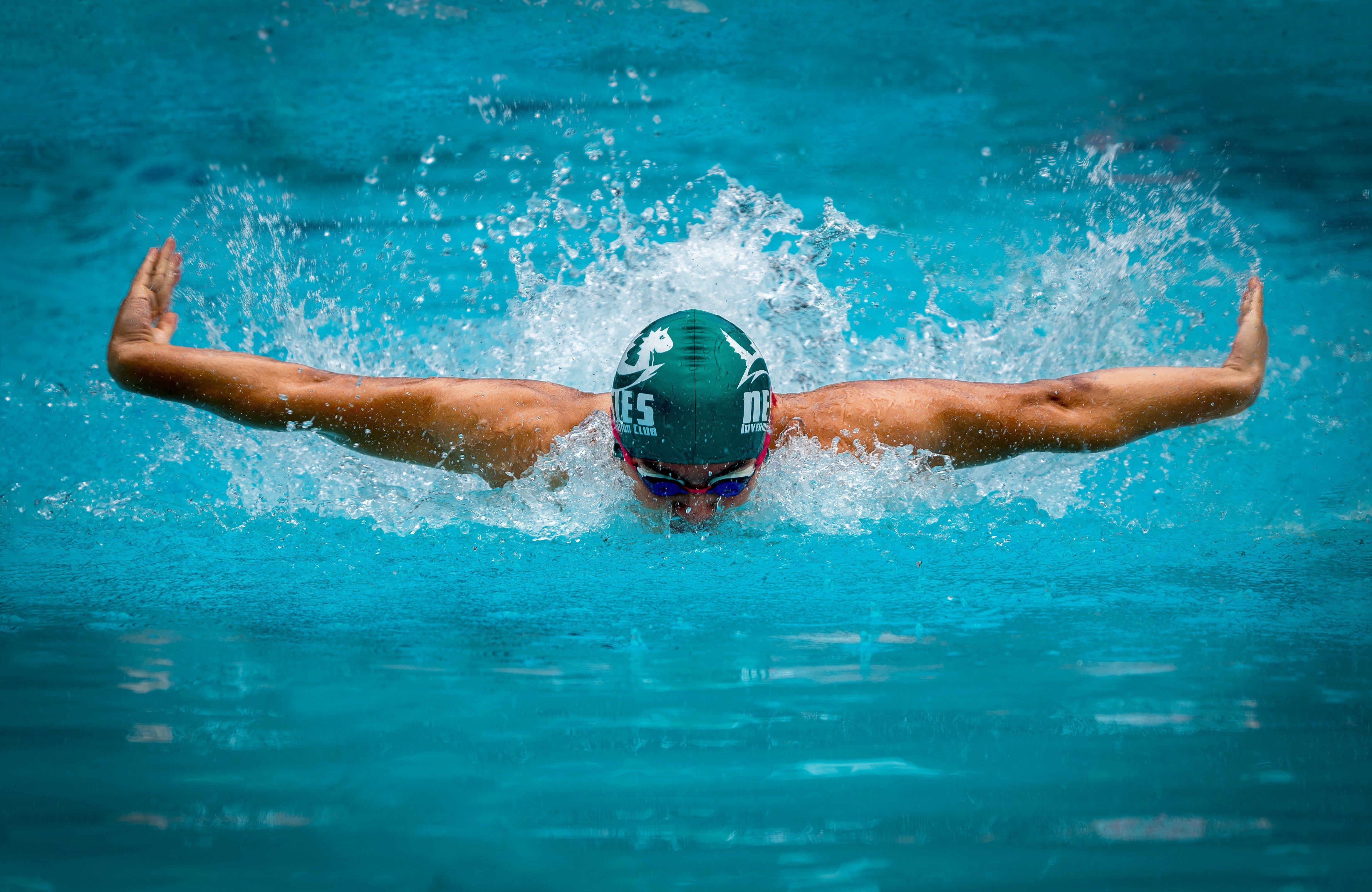 Fototapete VLIES-Tapete Premium Wettschwimmen Sport Schwimmbad Person Wasser