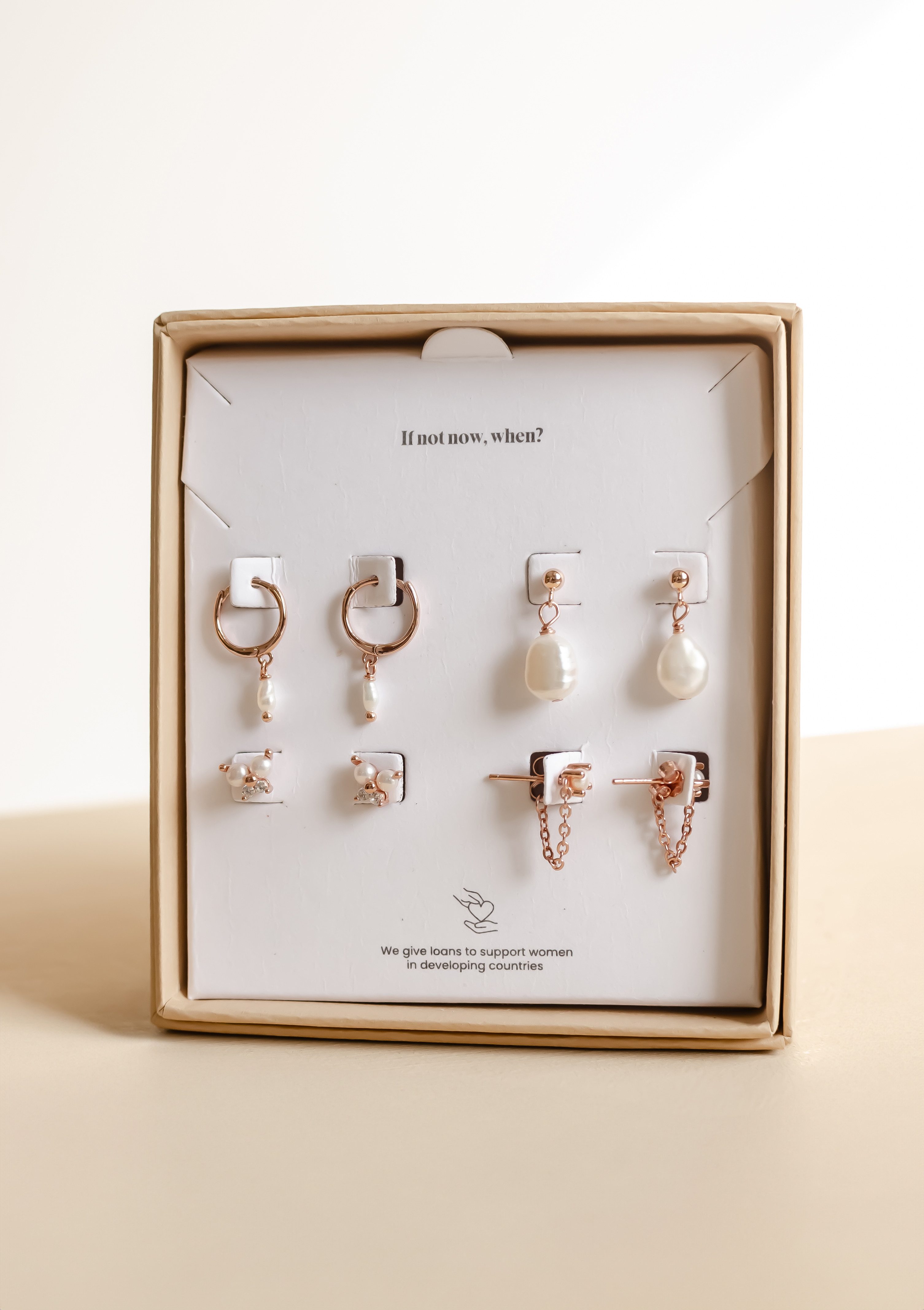 Hey Happiness Ohrring-Set Perlen Ohrstecker und Creolen, Layer Stapelbare Ohrringe, 8er Set 925 Silber Damenohrringe Süßwasserperle, 18K vergoldet