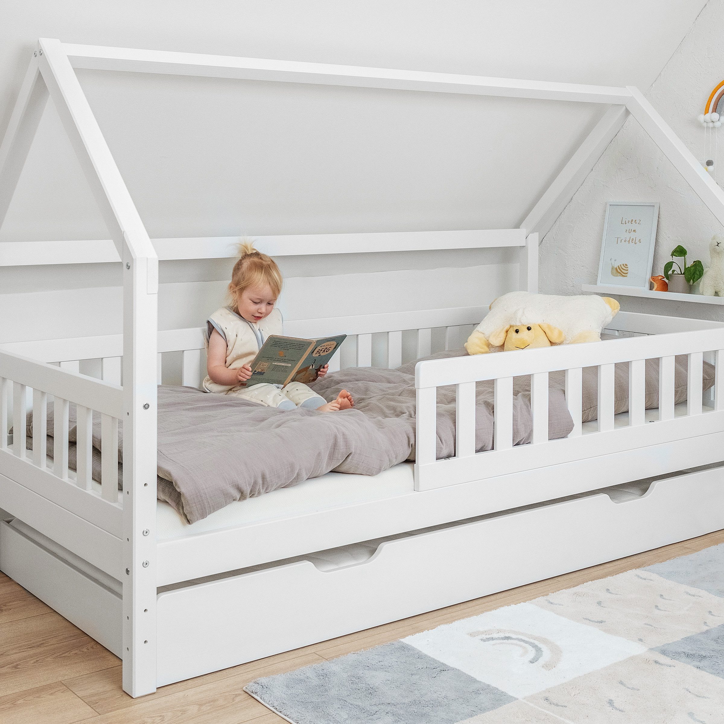 Ehrenkind Hausbett Lille aus massivem Kiefernholz (mit abnehmbarem Rausfall günstig online kaufen