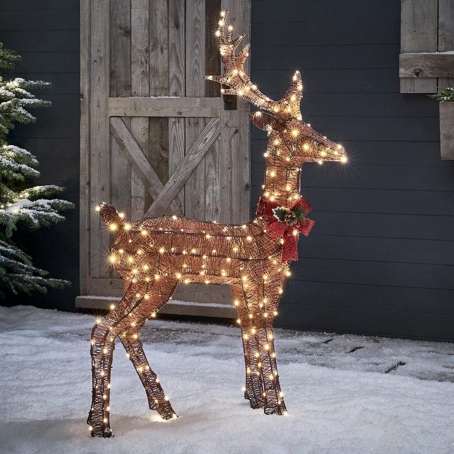 Lights4fun LED-Dekofigur 2er Set braune LED-Rentiere Hirschkuh & Rehkitz Harewood, Weihnachtsbeleuchtung, Höhe: 90cm & 60cm