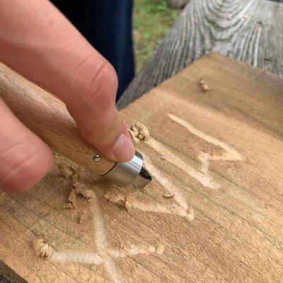 Kikkerland Spielzeug-Gartenset Outdoor Wood Carving Tool Kinder Holz Schnitzmesser runde Klinge