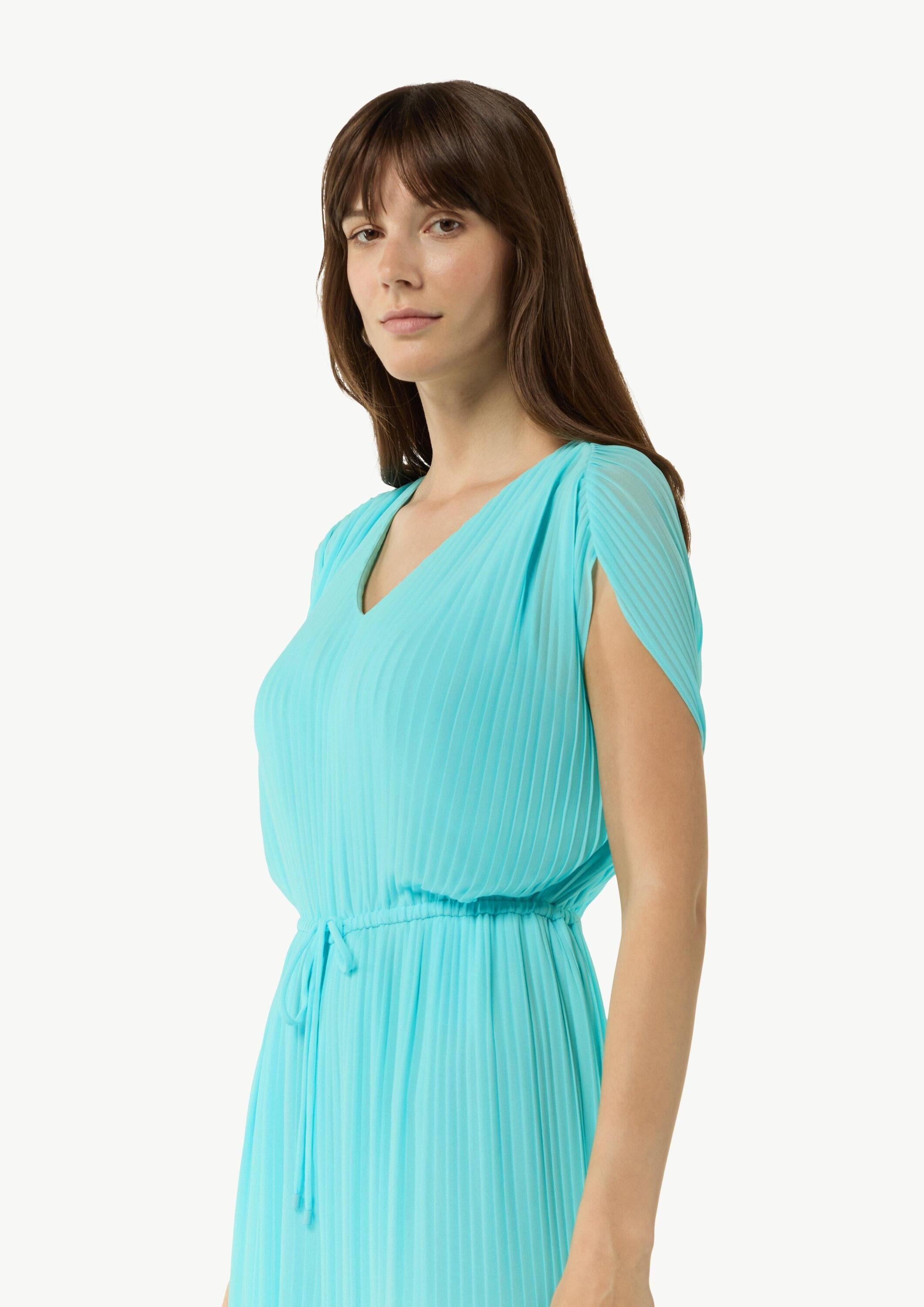 comma Jumpsuit Overall Plissee-Jumpsuit mit V-Ausschnitt