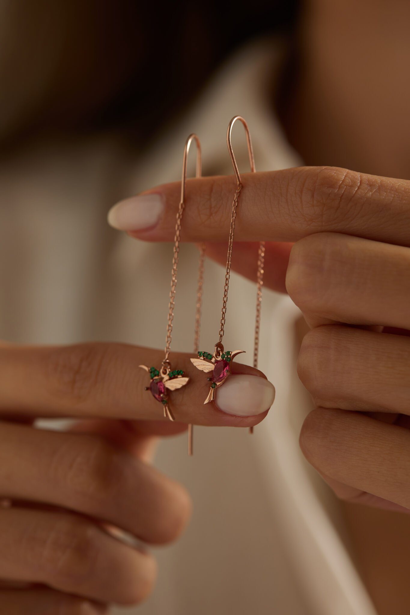 Einzelstück Paar Ohrhänger Einzelstück Kolibri Ohrringe aus 925 Sterling Silber, rosé vergoldet, mit funkelnden Steinen
