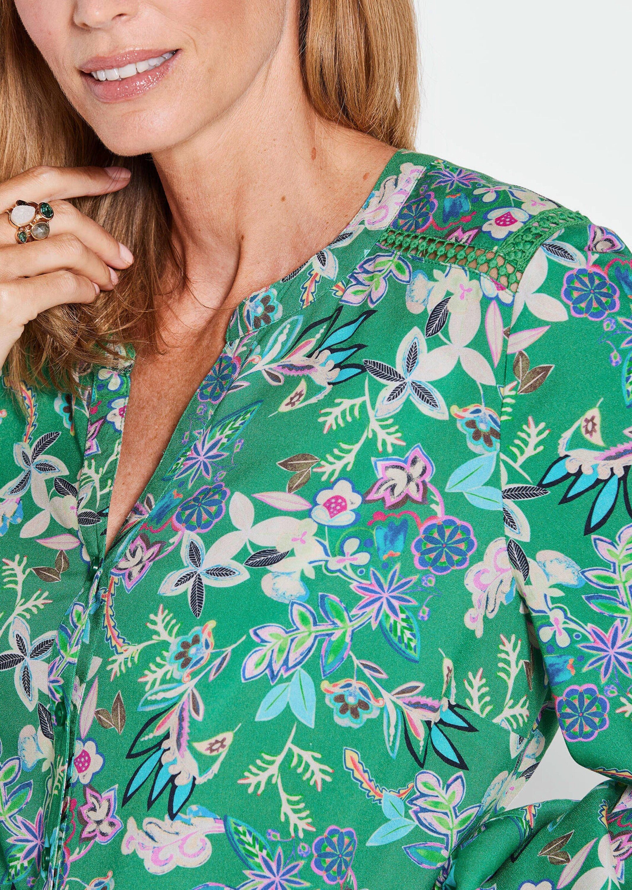 GOLDNER Kurzarmbluse Kurzgröße: Florale Viskosebluse Langarm Romantisches Blumenmuster mit Häkelakzenten, Rundhalsausschnitt