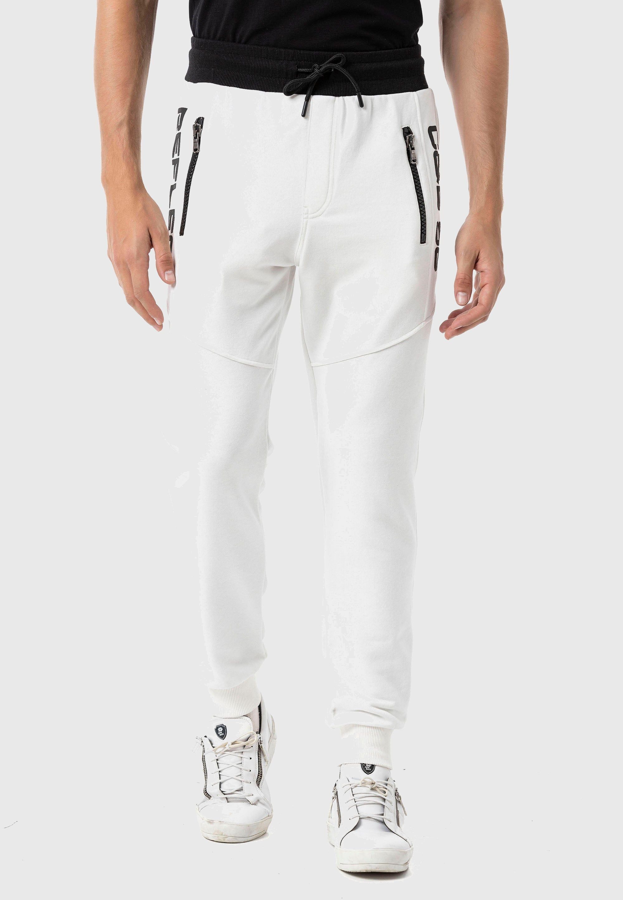 Cipo & Baxx Jogginghose HOMEWEAR mit dezenten Print an den Beinen günstig online kaufen