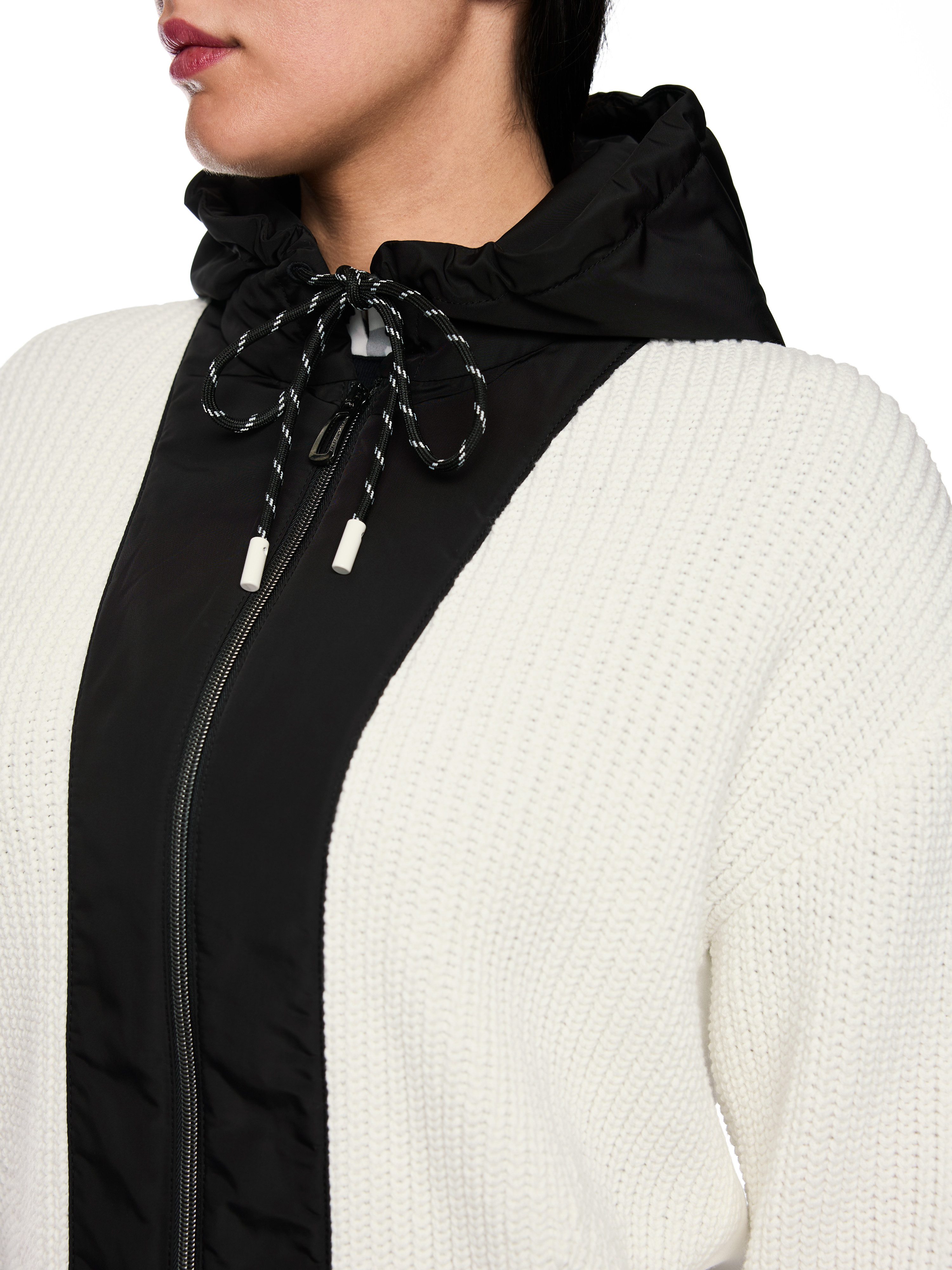 Marc Cain Kapuzenstrickjacke Cattitude Premium Damenmode kontrastfarbene Details – Bild 3 von 5