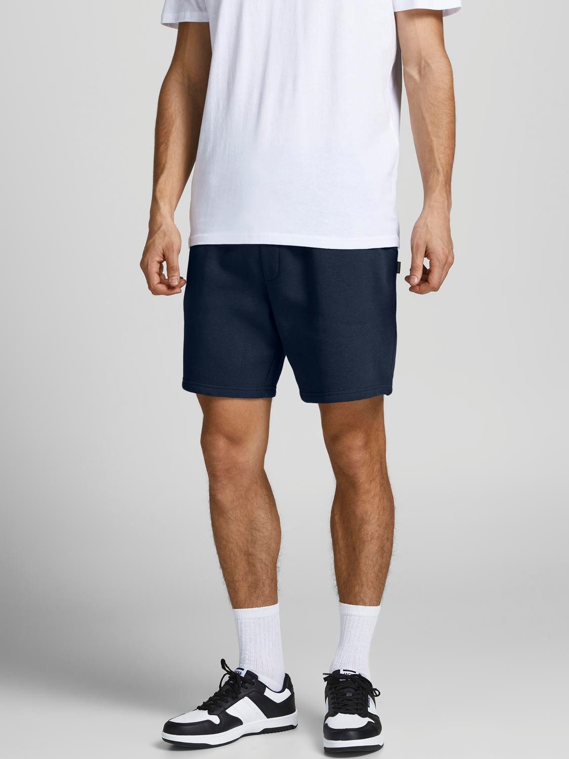 Jack & Jones Sweatshorts JPSTGORDON mit elastischem Bund unifarben, modisch, regular fit, Webstoff