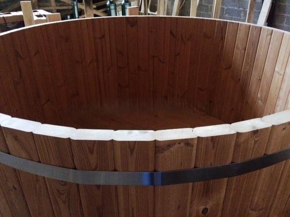 JVmoebel Whirlpool-Badewanne Badefass aus Thermoholz, brauner Whirlpool für den Außenbereich, Made in Europe