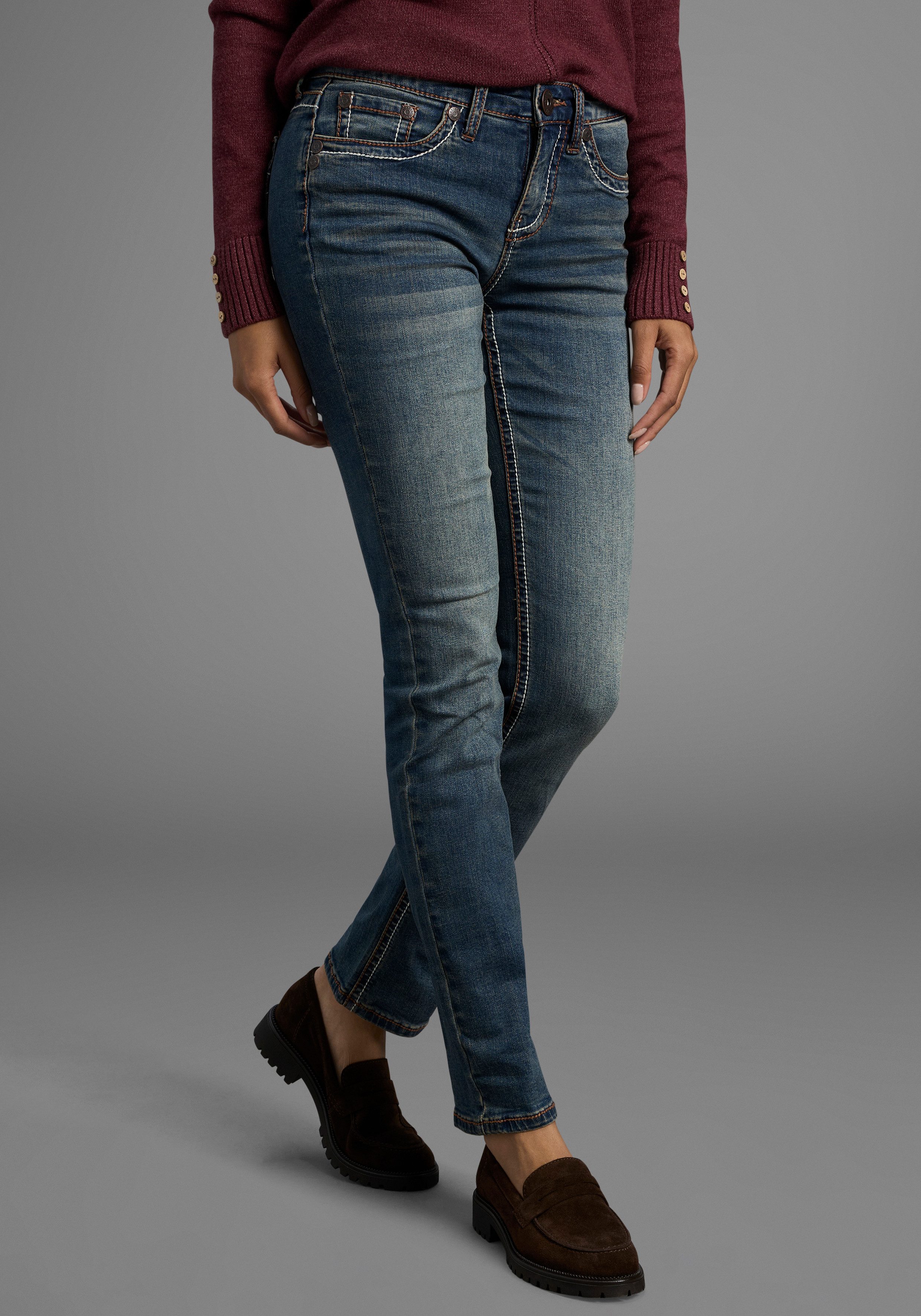 Arizona Gerade Jeans Kontrastnähte niedrige Leibhöhe, in 5-Pocket-Form, Used-Look-Waschung