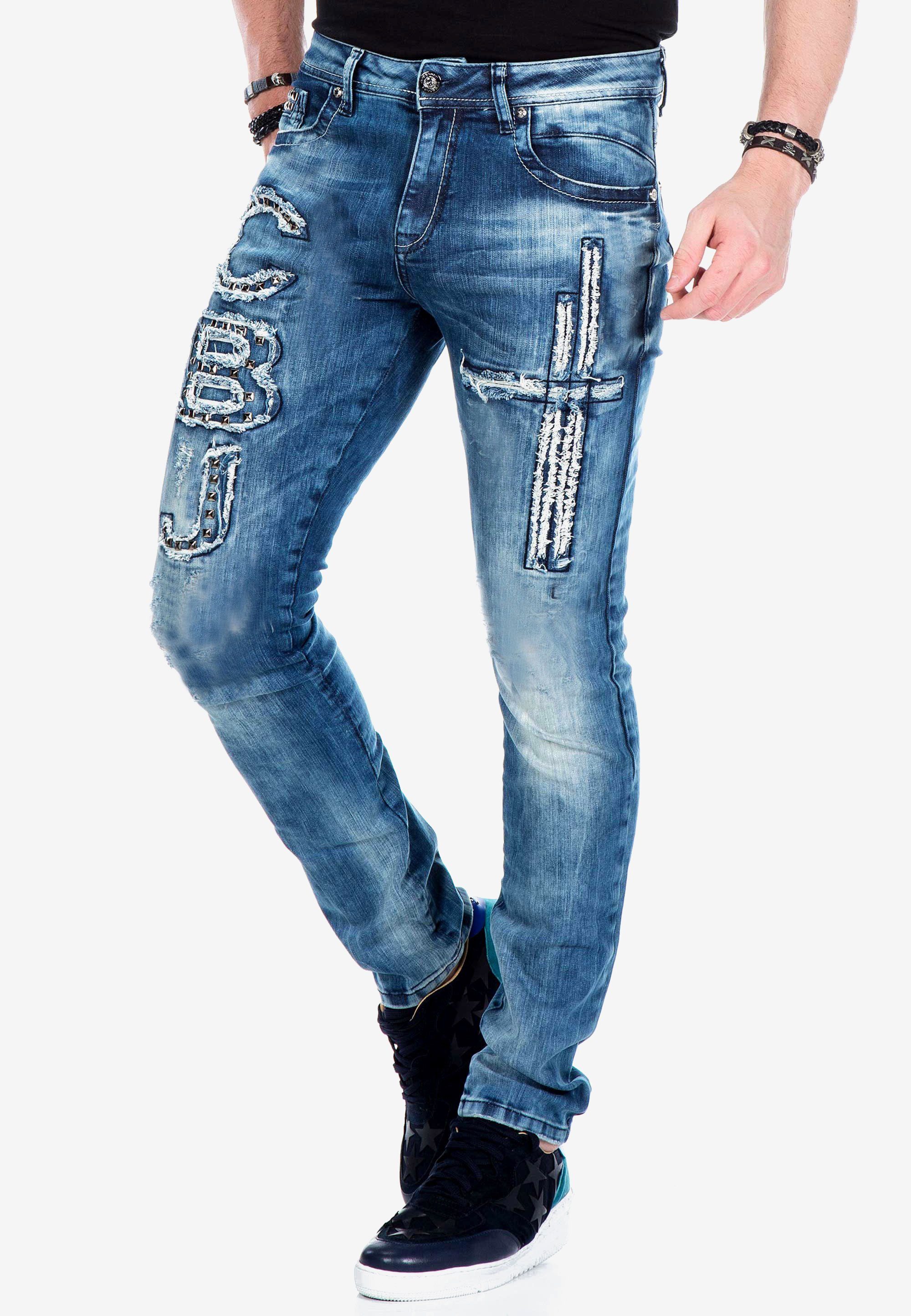 Straight Slim-fit-Jeans Baxx in Aufnäher & Nieten und Fit mit Cipo
