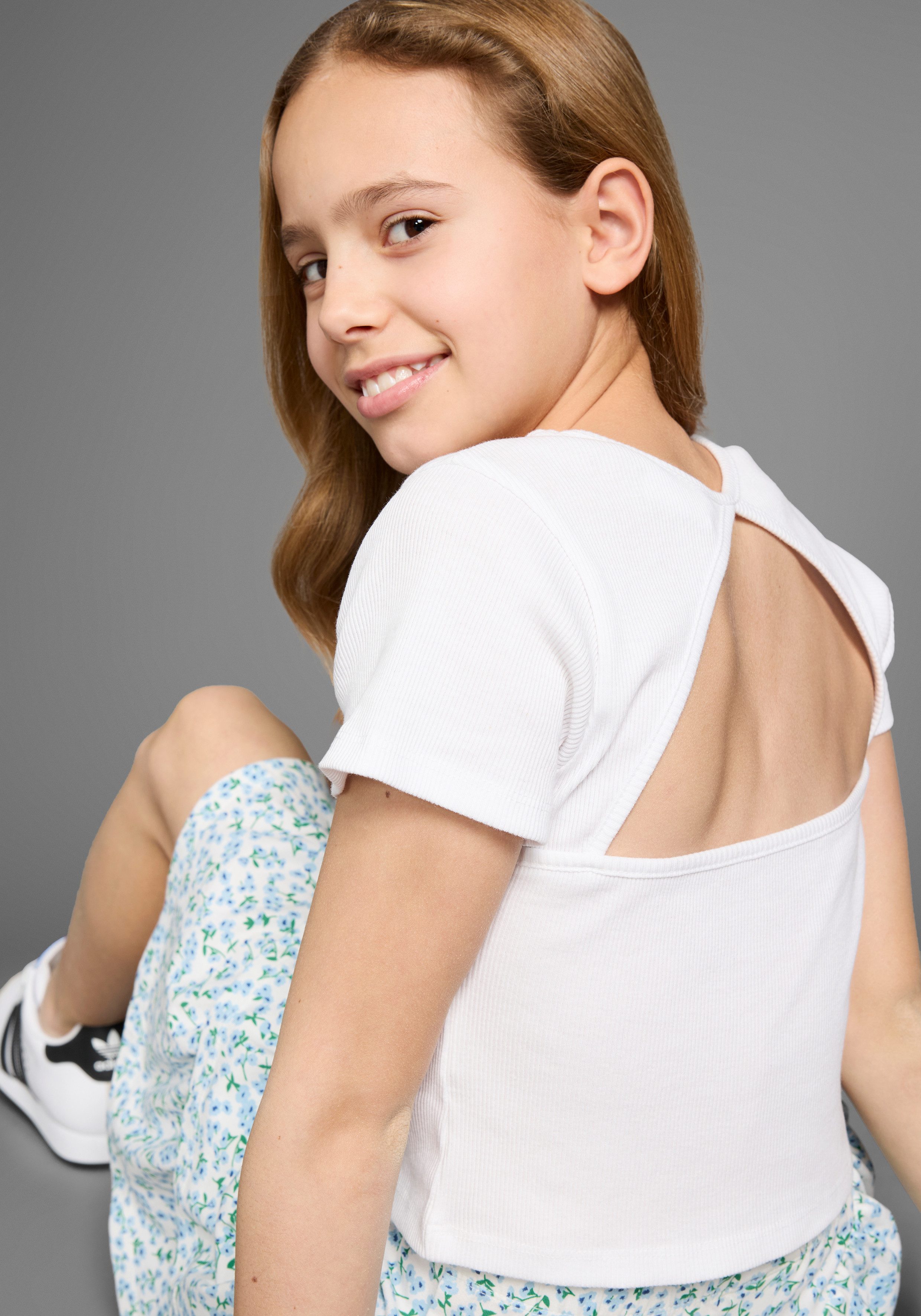 DELMAO T-Shirt Shirt mit Rücken-Cut out mit cut out im Rückenteil