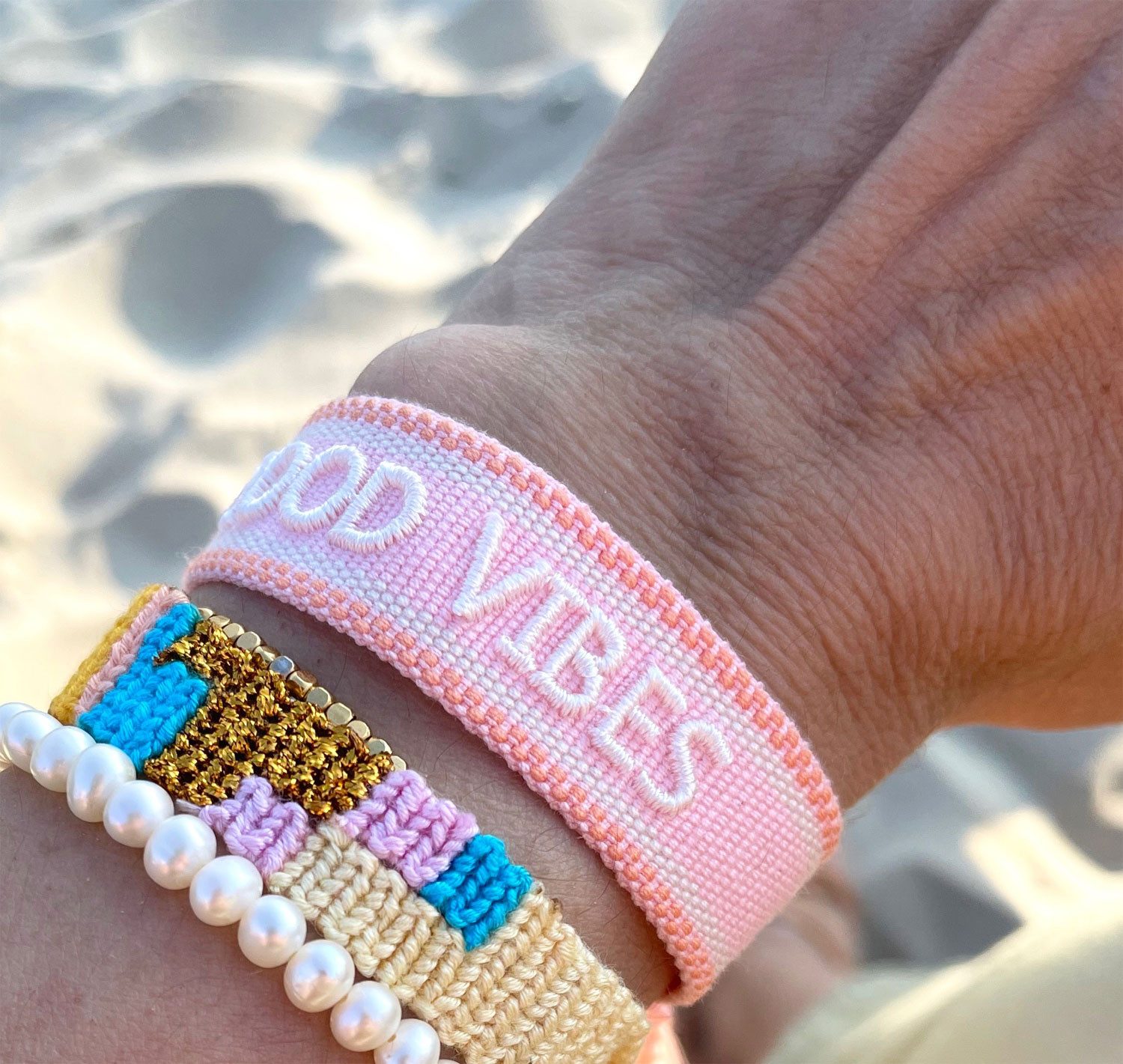 LS-LebenStil Armband Canvas Statement Armband Good Vibes Rosa Weiß Quasten bestickt (Baumwollarmband Webarmband Armbandliebe Freundschaftsarmband Freundschaftsb – Bild 3 von 5