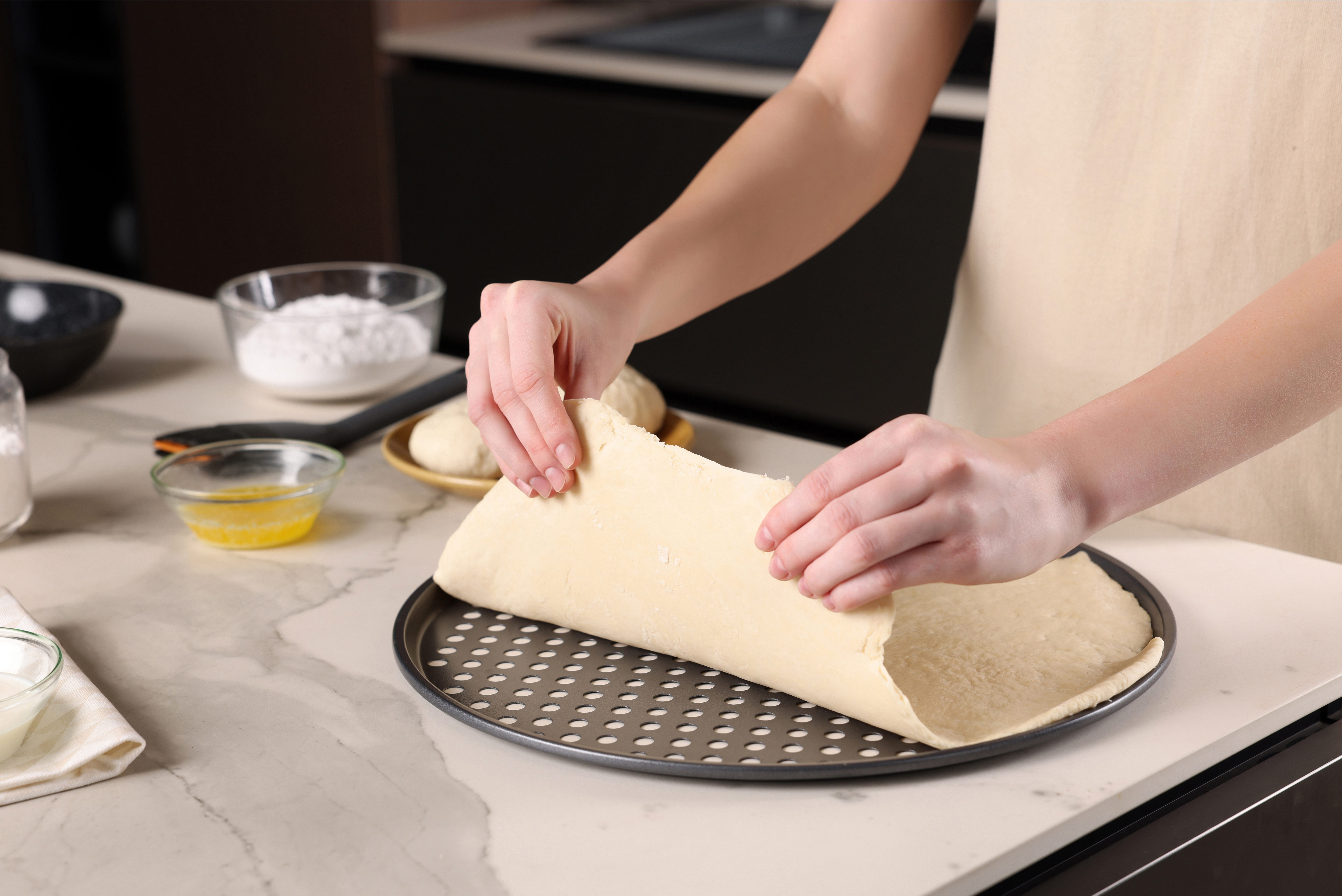 zyliss Pizzablech Antihaft, Karbonstahl, mit perforiertem Boden, 36,5 cm
