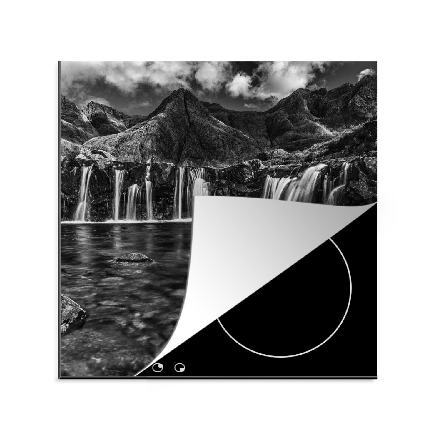 MuchoWow Herdblende-/Abdeckplatte Fairy Pools in Schottland in Schwarz und Weiß, Vinyl, (1 tlg), 78x78 cm, Ceranfeldabdeckung, Arbeitsplatte für küche