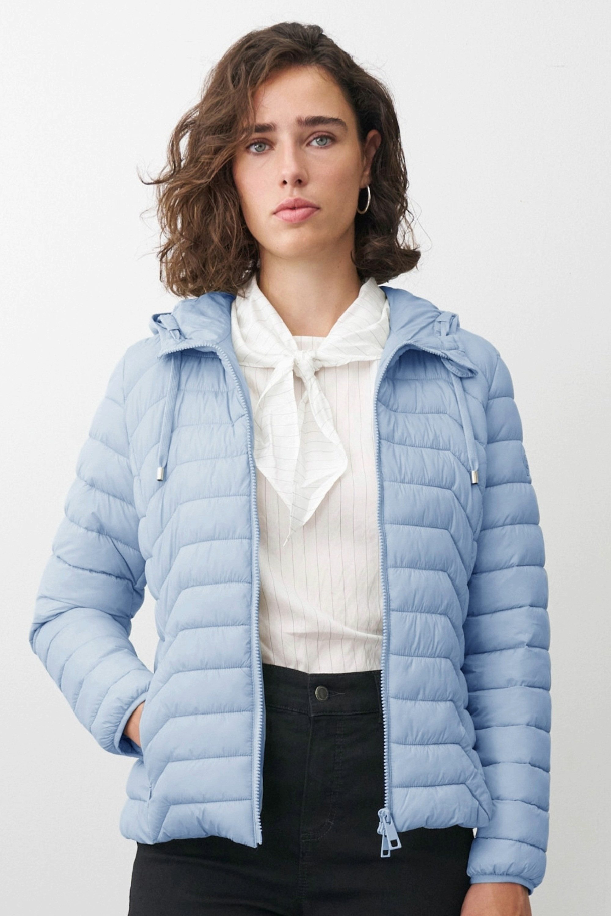 ONUA Steppjacke leichte Übergangsjacke oder Frühlingsjacke für Damen mit Kapuze