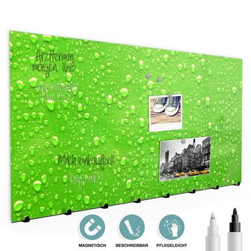 Primedeco Garderobenpaneel Magnetwand und Memoboard aus Glas Regentropfen auf grün