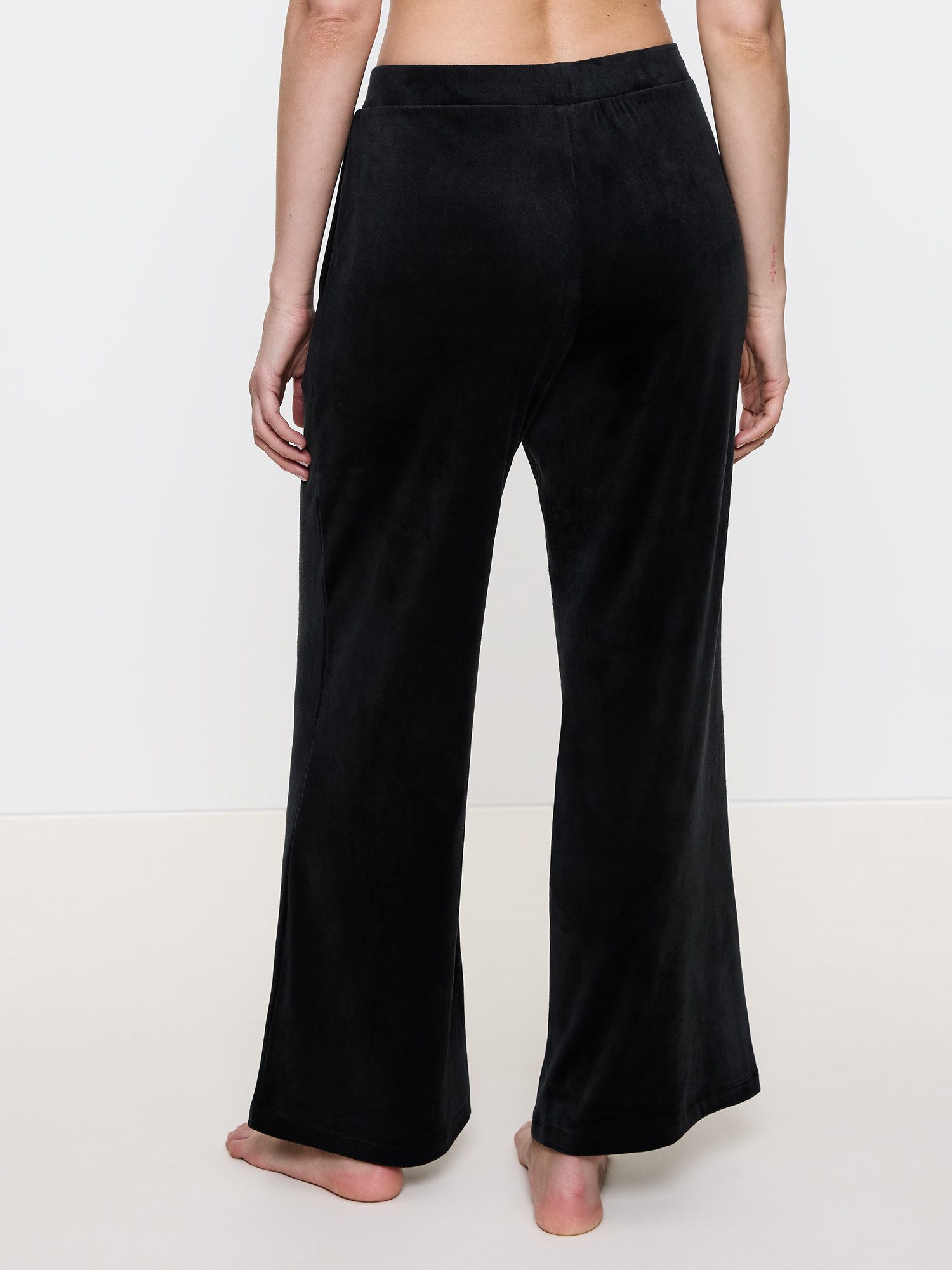 Triumph Pyjamashorts Sensual Velour Wide Leg aus weichem Velour - weit geschnittenes Bein