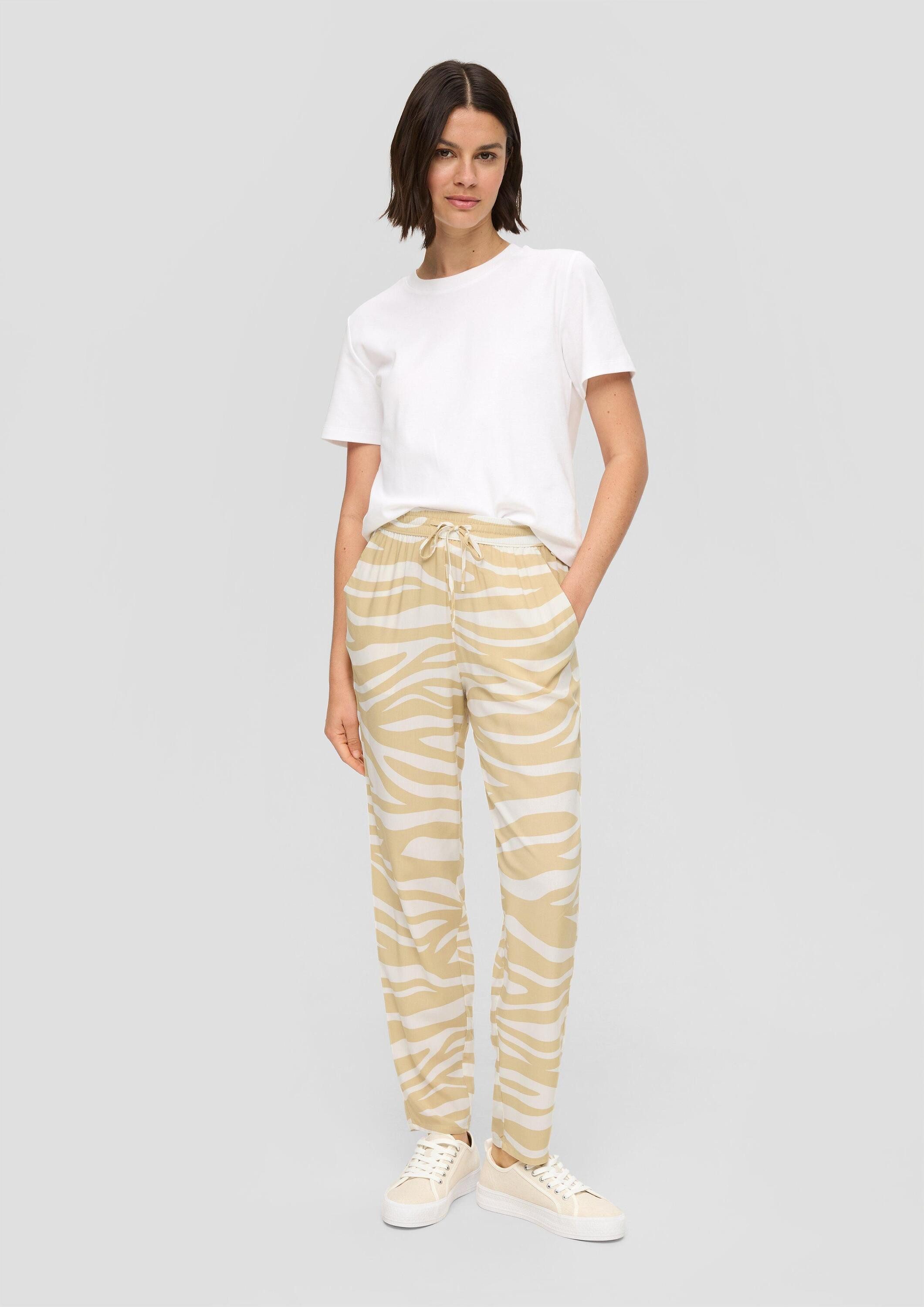 s.Oliver Chinos Hose Hose aus reiner Viskose mit Artwork-Print