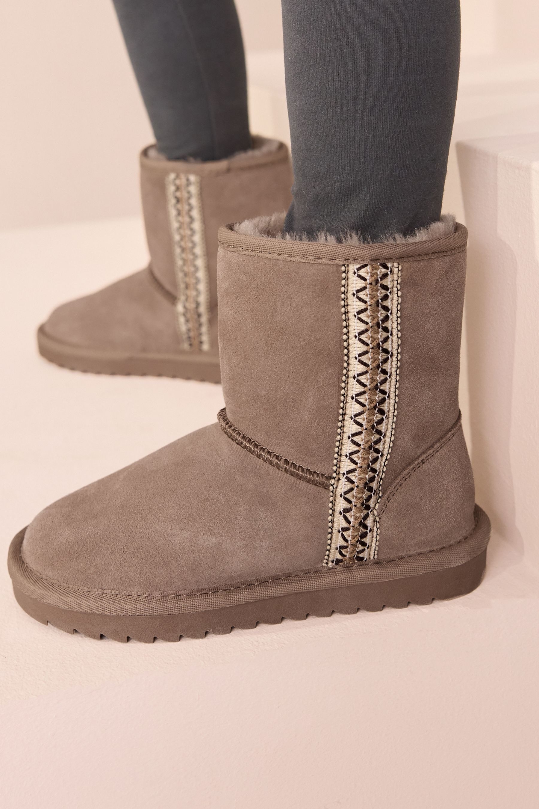 Next Wasserabweisende Schlupfstiefel aus Veloursleder Stiefel (1-tlg)