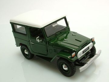 Motormax Modellauto Toyota FJ40 Land Cruiser 1974 grün weiß Modellauto 1:24 Motormax, Maßstab 1:24