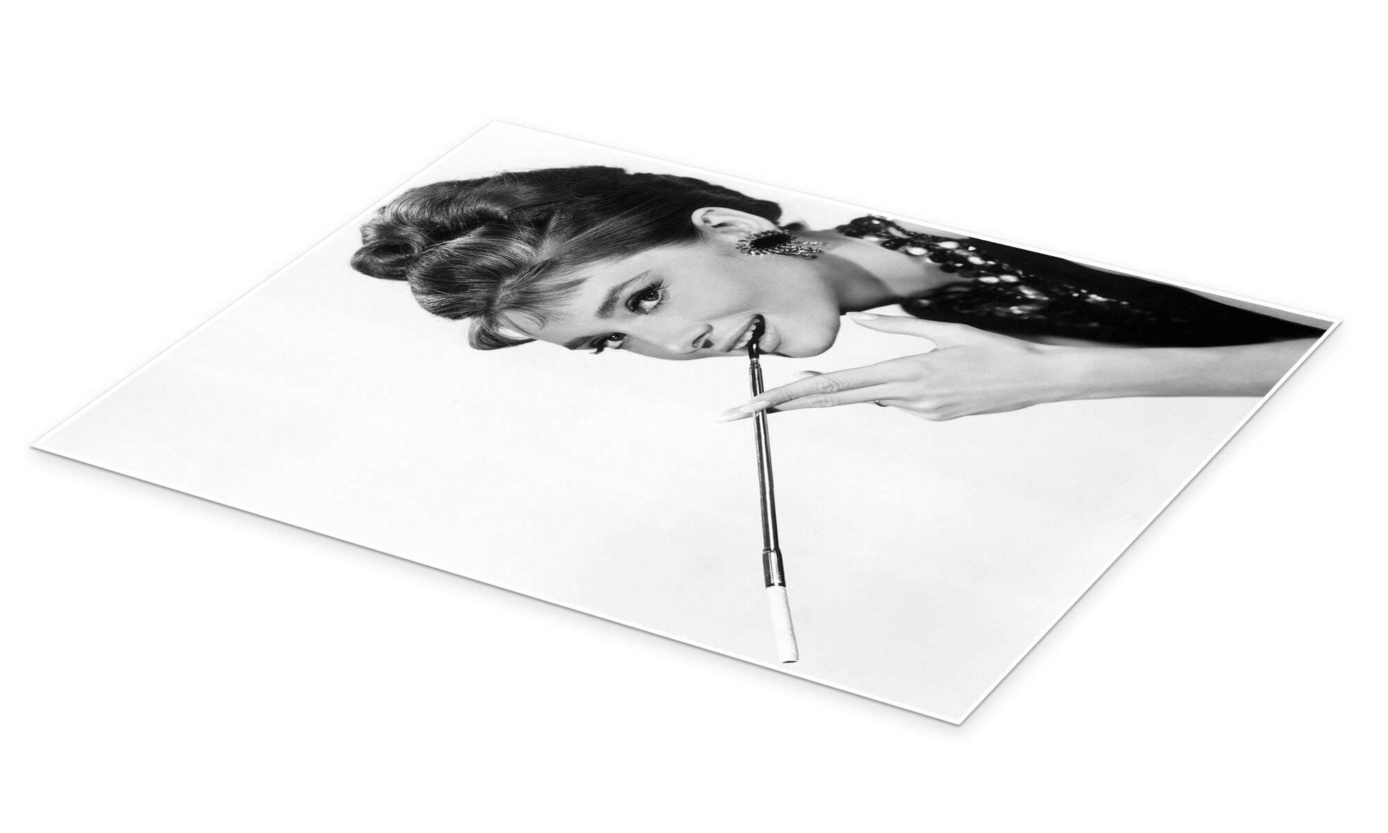 Posterlounge Poster Bridgeman Images, Audrey Hepburn mit Zigarettenspitze, günstig online kaufen