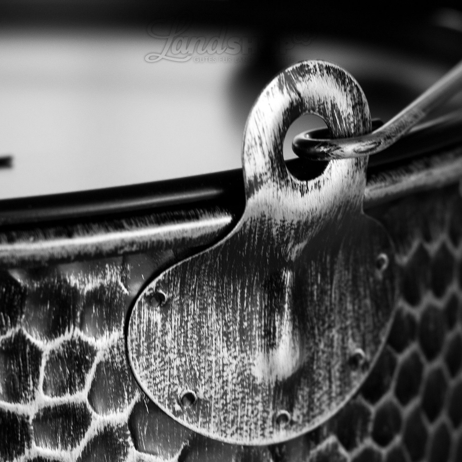 Landshop24 Mülleimer Eimer Metall Ascheeimer verzinkt gehämmert alteisen 25 Liter (Größe 3), Stahlblech gehämmert Eimer mit Deckel