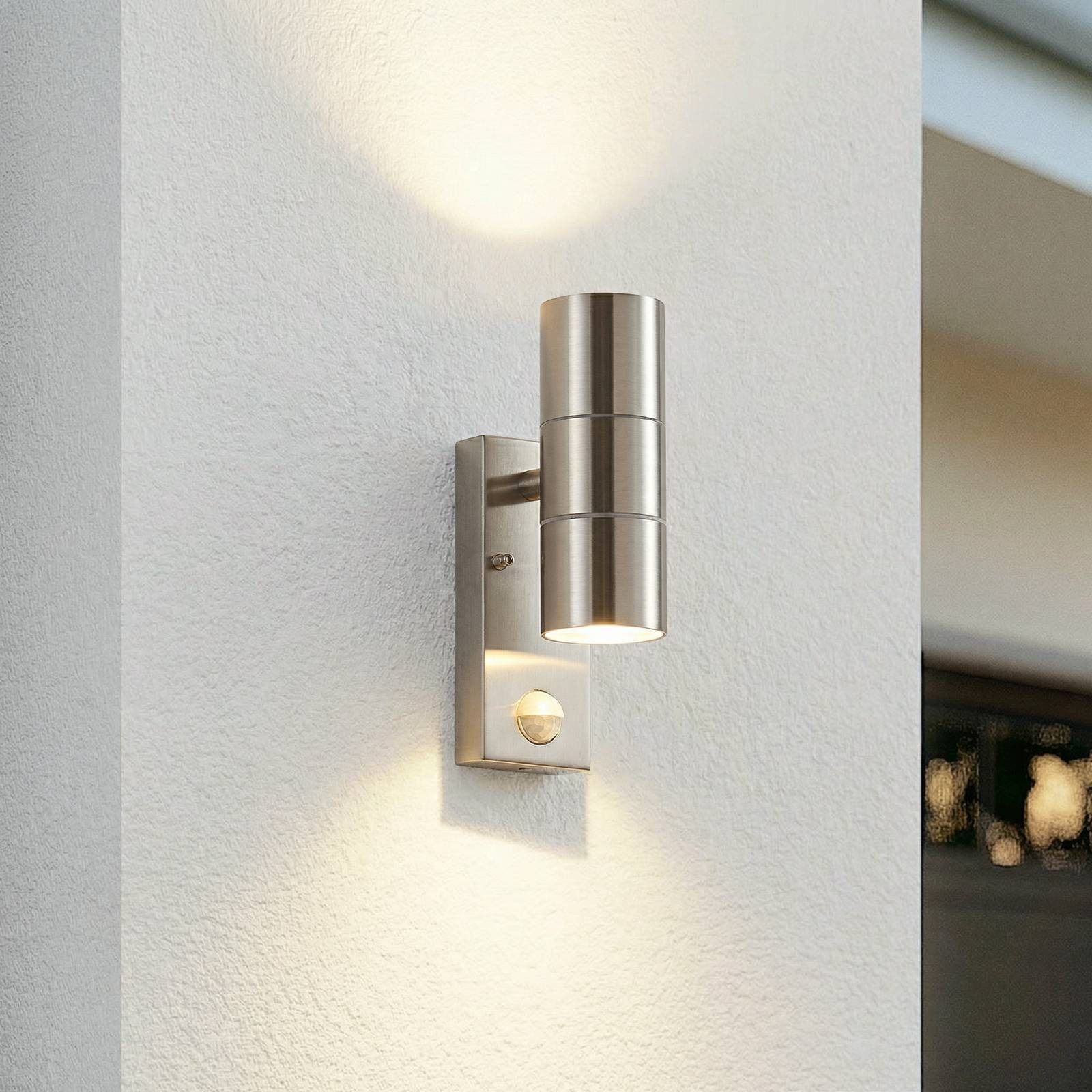 Lindby Außen-Wandleuchte Eyrin, Edelstahl Alu IP44mit Bewegungsmelder, 2 x 7,5 W LED